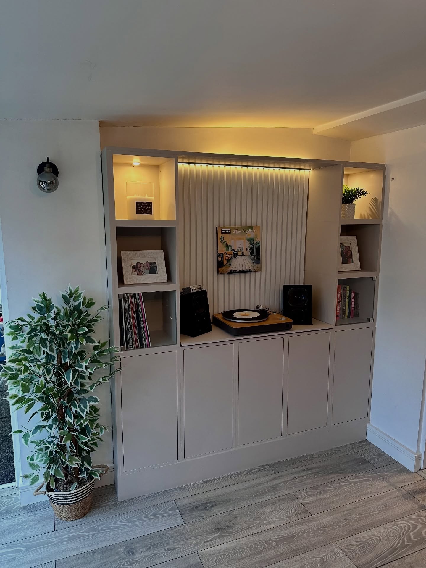 A statement vinyl station 🎶✨
What was once a plain, underwhelming space is now a fully bespoke feature that completely transforms this room.
We designed and installed:
✔️ Built-in base cupboards for hidden storage
✔️ Custom cube shelving with glass doors to neatly store and protect vinyl records
✔️ Feature acoustic panelling to create depth and texture
✔️ Integrated LED strip lighting for that warm, ambient glow
✔️ A dedicated display and listening area that’s both functional and stylish
The result? An elegant, organised vinyl station that not only looks incredible but works perfectly for everyday use.
This is what we love doing at RSM Home — turning “dead space” into something practical, premium and built to last.
If you’ve got a space that needs reimagining, let’s make it happen 👌
🌐 www.rsmhome.co.uk
#rsmhome #nantwich #cheshirehomes #builtinwardrobes #crewe