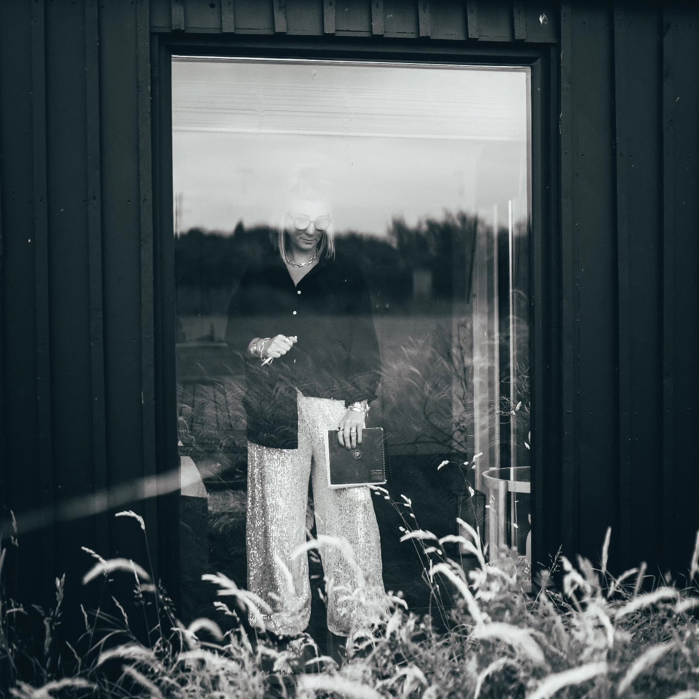 JUST A CREATIVE & WANDERING BUSY HEART, MIND & SOUL.