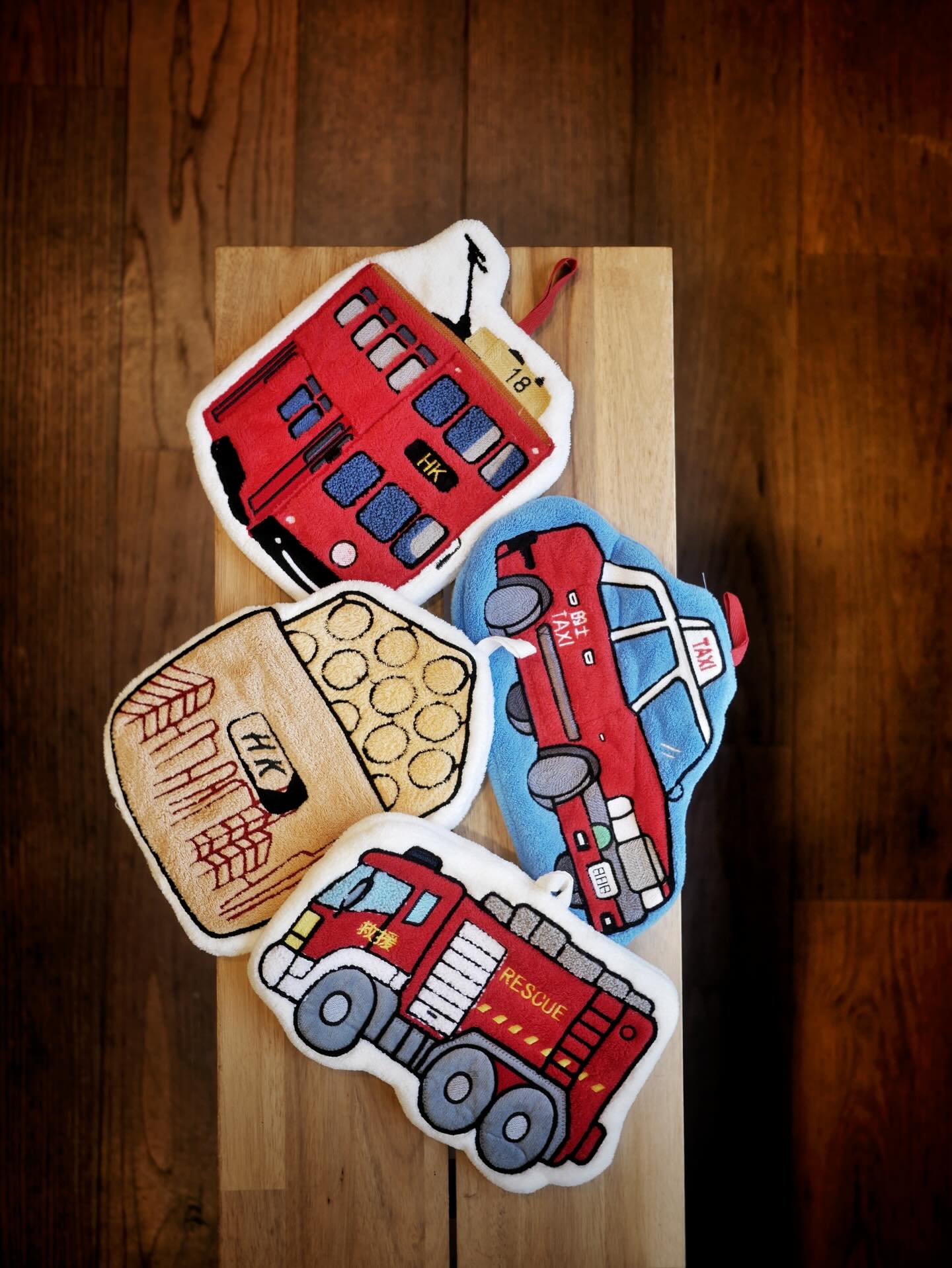 Bring a little Hong Kong home 🇭🇰🤍
Our Hong Kong Creative Home Series – Plush Absorbent Hand Towels
are ultra-soft, thick and highly absorbent —
practical for everyday use, yet playful enough to brighten any space.
Featuring 4 iconic Hong Kong styles:
🚕 Taxi
🧇 Egg Waffle (Gai Daan Jai)
🚒 Fire Engine
🚋 Tram
Perfect for kitchens, bathrooms, cafés or as thoughtful gifts.
A small touch of Hong Kong, wherever you are 🌏
✨ Now 20% OFF online
Limited time only.
Shop now at Sheep Mai Mai 🛒
#sheepmaimai #hongkongstyle #hongkongdesign #homeaccessories #giftideas