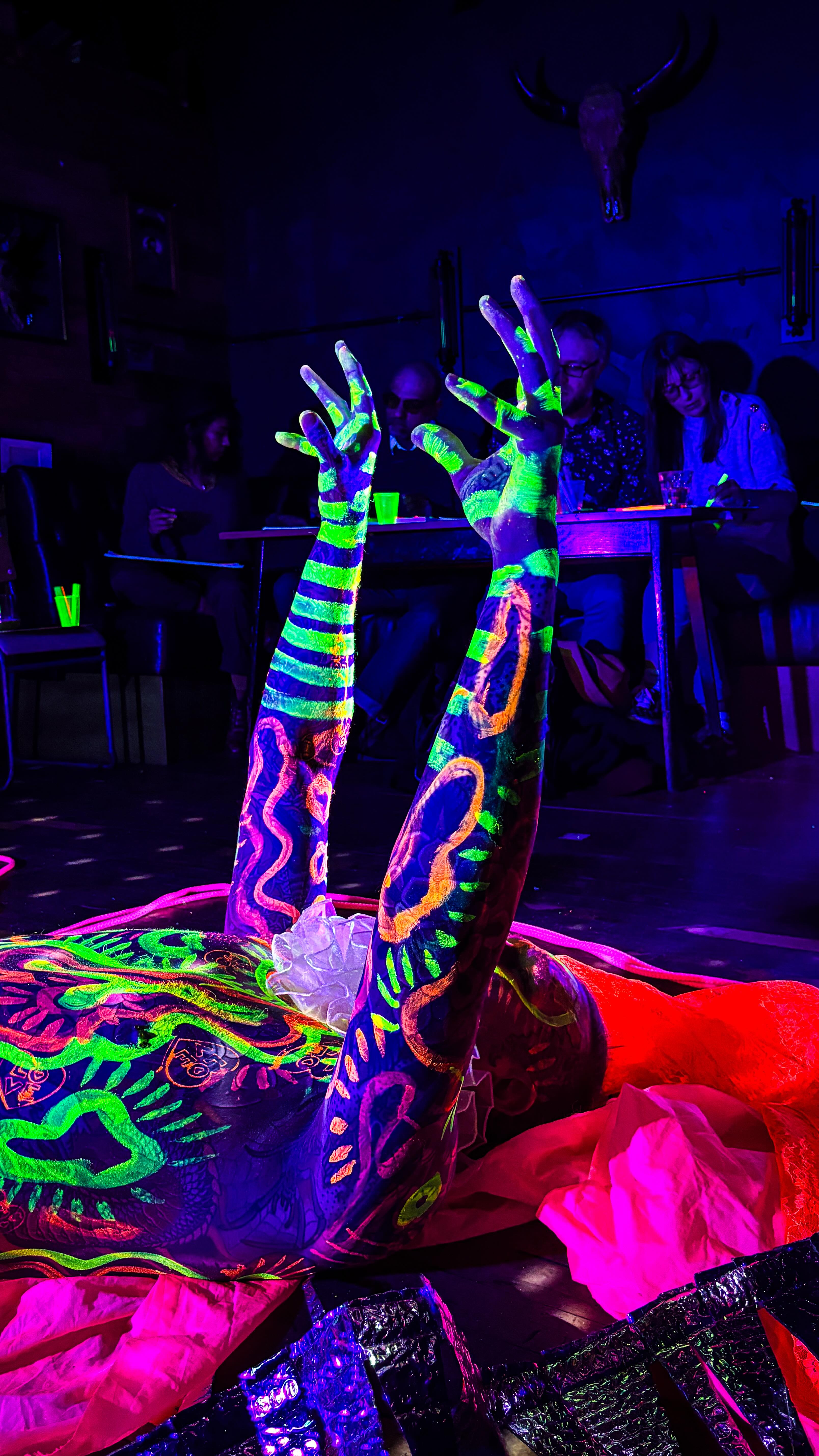 Last week’s Neon Naked Life Drawing class was 🔥
We teamed up with the brilliant @tattooed_nude at our monthly home, The @threecolts in Bethnal Green!
Craig (aka Tattooed Nude) also runs our amazing @neonnakedleeds sessions at @leedspostalservice Bar — right by the station, so Northerners, come try some neon ✨
More info + dates at 👉 www.neonnaked.com
#londonevents #leedsevents #lifedrawing #artclasses #thingstodoinlondon