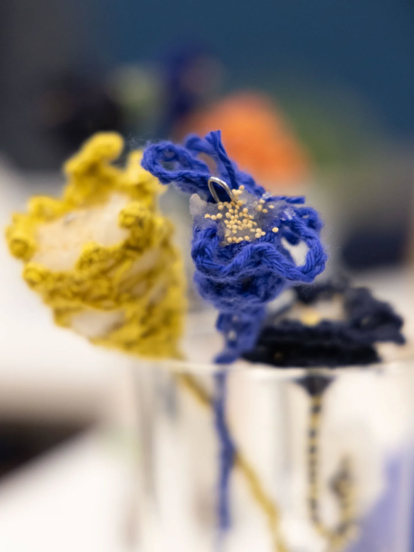 Bio Sculpture Workshop at the opening event of Nature Doesn't Draw Straight Lines.
Artists: Antonia Ablass and Joana Alarcão.
Photos by Galeria municipal jovem.