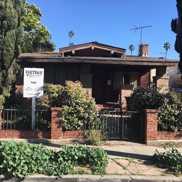 New Listing! 840 California Avenue, Venice, CA 90291
$1,850,000. The property features a 1170sf house on a 4726sf lot.
Please join us for the open house this Sunday February 28th from 1-4pm, or Tuesday March 1st from 11-2pm.
Contact Jeff at 310.383.8111 or jfk@dogtownrealty.com
#DogtwonRealty #OpenHouse #VeniceRealEstate