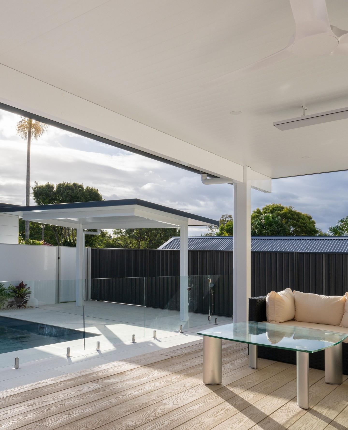 We had double the love at this Caringbah project!
Combining a large outdoor patio with a Luxe Cantilever for the pool yard has our clients soaking in the outdoors this summer!
The more the merrier, we say!