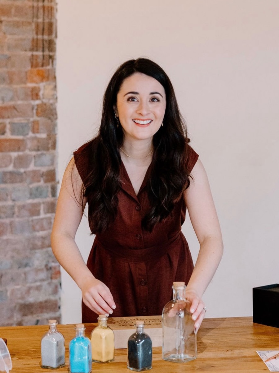 As a wedding celebrant, I arrive at your venue at least 60 minutes before your guests arrive.
🤎 This is to liaise with your photographer/videographer, wedding coordinator/planner and other suppliers
🤎 Make sure the ceremony space is set up how you want it
🤎 Pop in and see you for a few minutes if you're getting ready on site
🤎 Speak to anyone who is saying a reading/poem/mini speech
🤎 Go though the music cues with the live musicians or 'music presser person'
🤎 Check the PA system and microphones (if required)
🤎 It allows me to create a calm and positive energy for me, you and all your guests
I only perform one ceremony a day so if you're running a little over schedule that's absolutely fine! It's your wedding day an showing up early is part of showing up fully 🙌
DM me to see if your wedding date is available 💬 I'd love to chat!
www.claireaustinweddingcelebrant.com
Photo @mimosa_photography
Venue @brickhousevineyard
#weddingcelebrantdevon #weddingcelebrantuk #personalceremonies