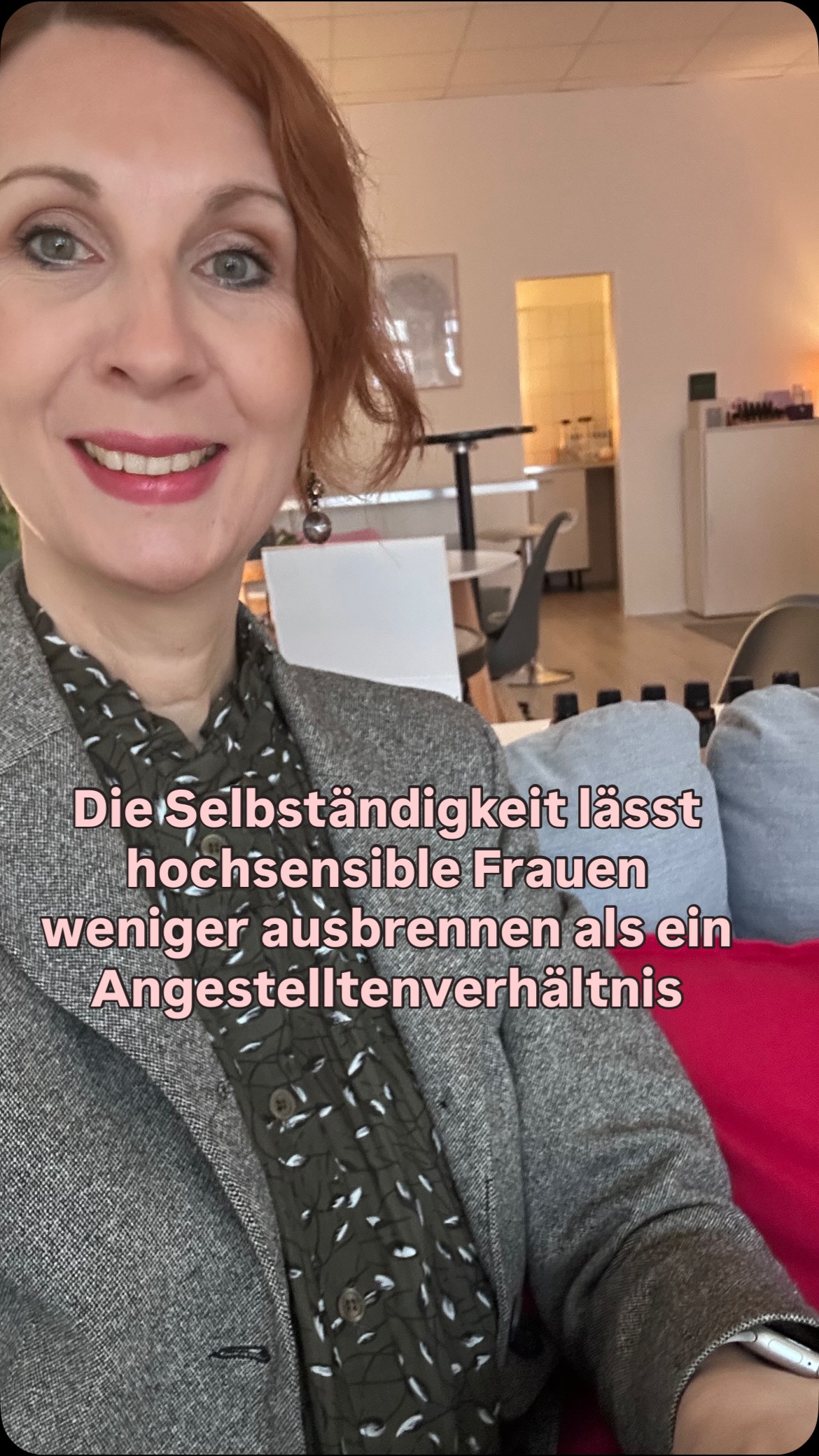 DIE SELBSTÄNDIGKEIT LÄSST HOCHSENSIBLE FRAUEN WENIGER AUSBRENNEN ALS EIN ANGESTELLTENVERHÄLTNIS
Was meinst Du? Wie sind Deine Erfahrungen? Bist Du aktuell selbständig oder angestellt?
Ich freue mich auf Deine Geschichte in den Kommentaren 💬
Herzliche Grüße,
Britta
BUSINESS & COMMUNITY MENTORIN
doTERRA WELLNESS BERATERIN
@von_frau_zu_frau_coaching @vonfrauzufrau_business
@oilpowerment @oilpowerment_for_horses
.
.
.#hochsensibel #hochsensibilität #beruf #berufungfinden #gründerin