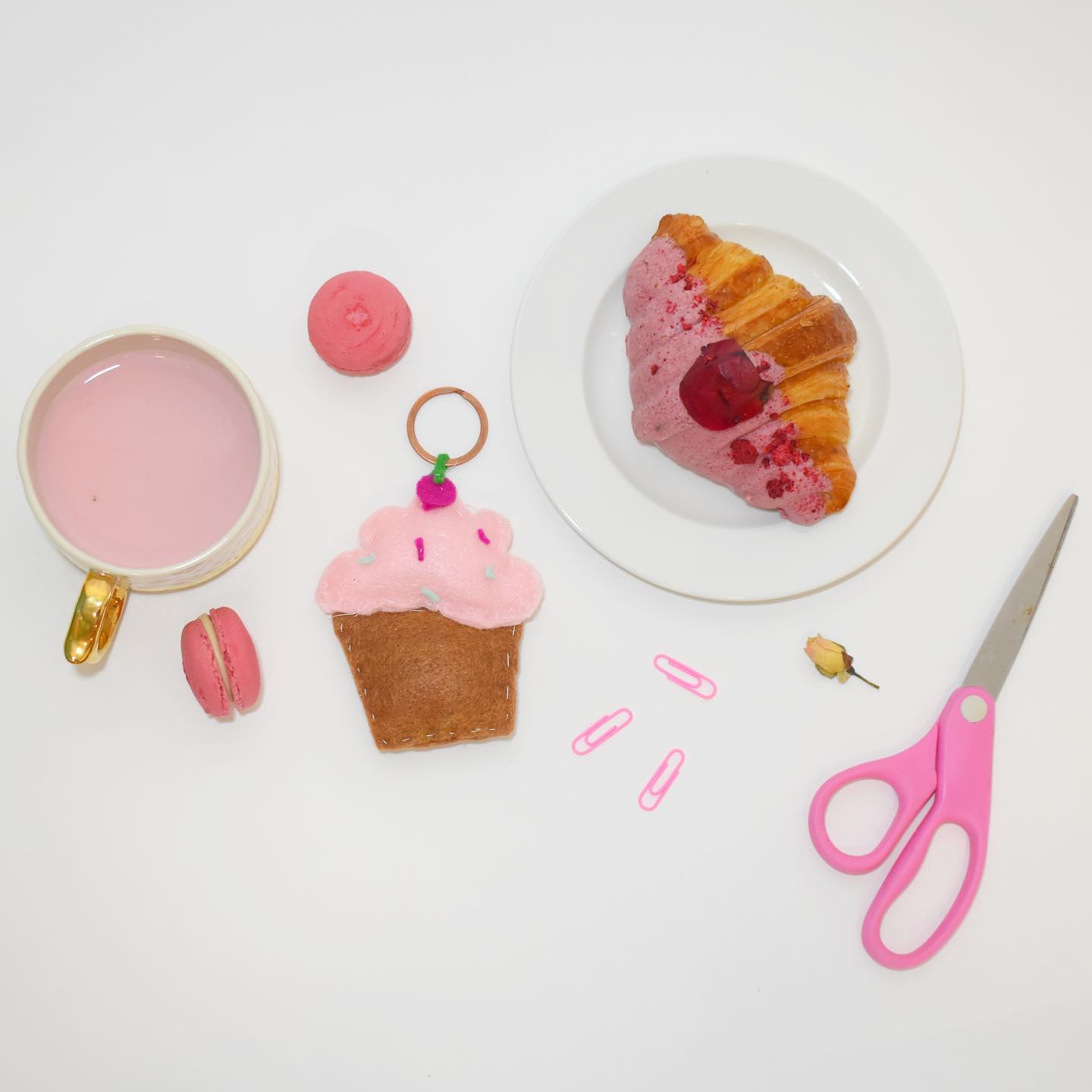 Check out our new YouTube video (link in bio) where we make this café themed, cupcake plushy keychain!