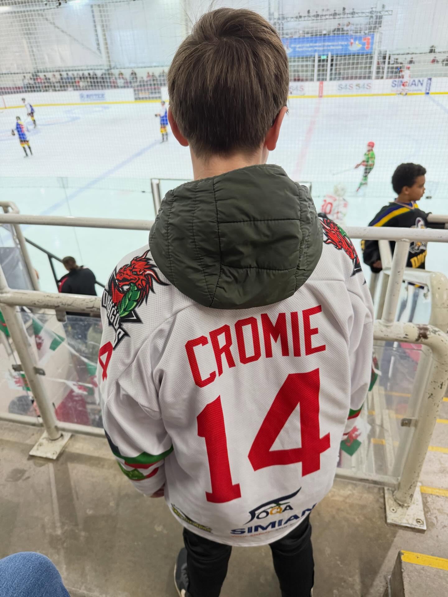 Our guy @cromedy_ @colin_cromie has a pretty sweet fan base out in Deeside! So pumped to hang out with the @dragonsihc crew ! #bemoredragon