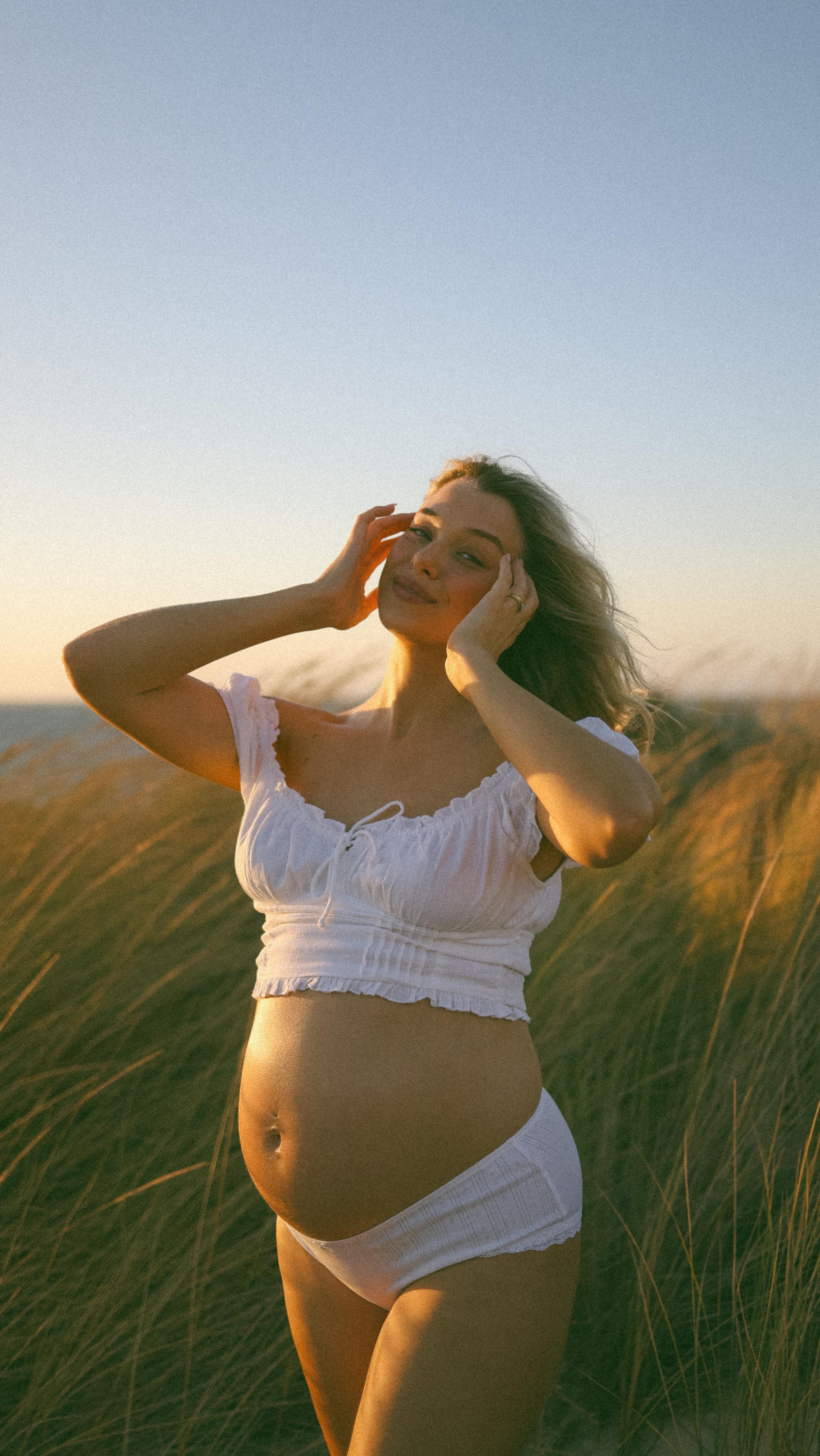 Snippets from last nights dreamy maternity shoot @hannahbaillieee you are a vision! 🔥
#perthmaternityphotographer #documentaryphotographer #perthmums #perthphotographer #motherhood