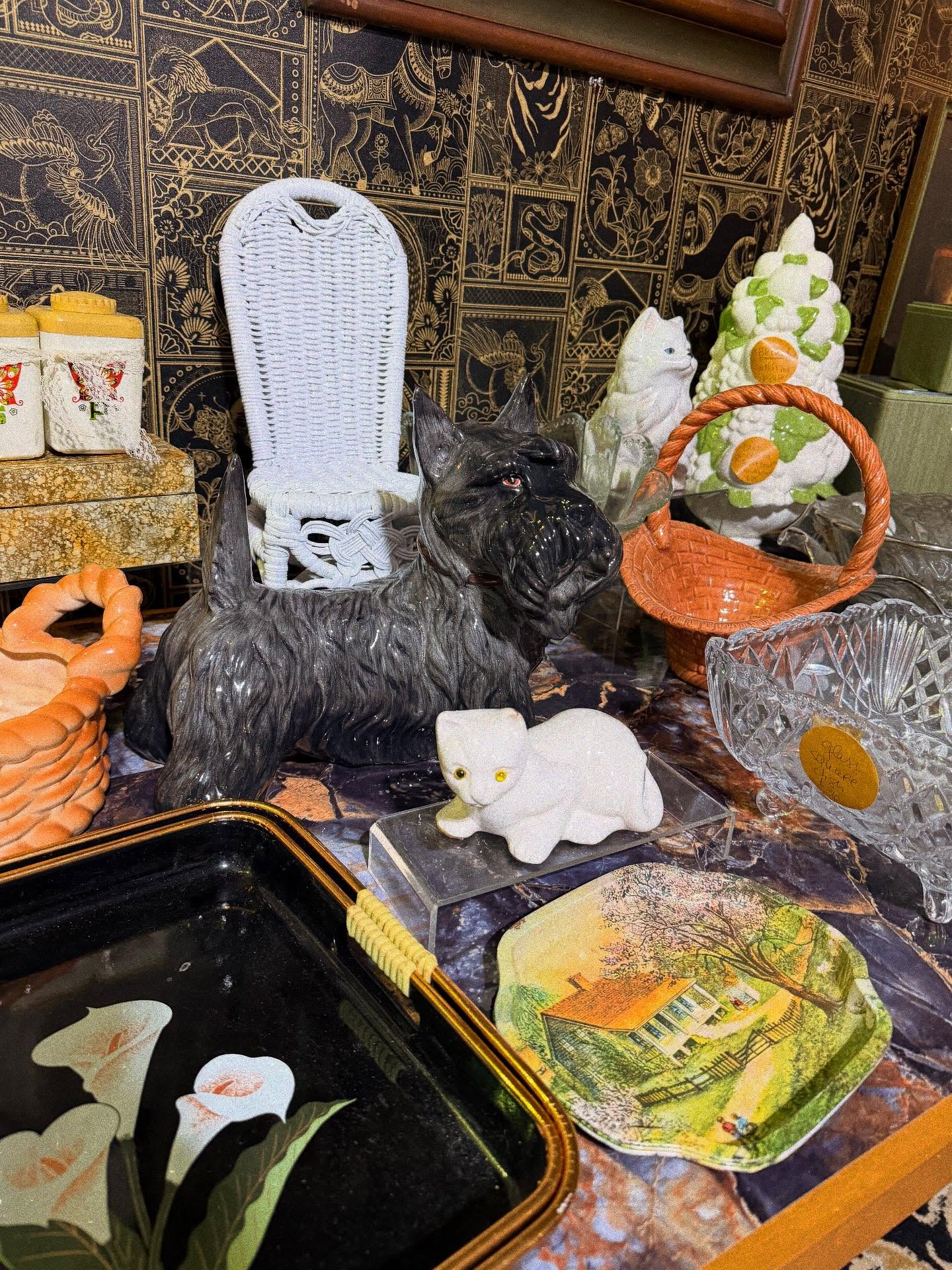 Who doesn’t love a tchotchke?! We’ve got all sorts of great pieces for you ❤️
Vintage housewares, vintage decor, vintage shop, concord nh, boutique thrifting, secondhand shop