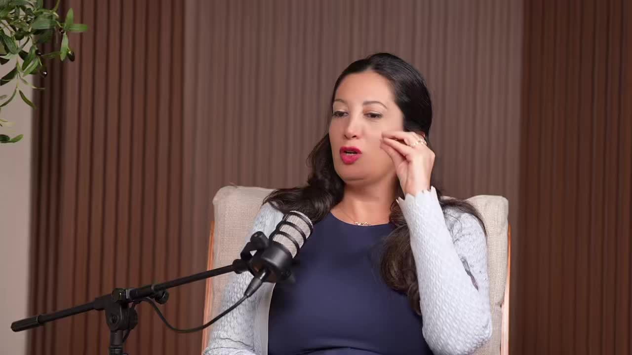 Does your child struggle to focus during homework time?
🍅 The Pomodoro Technique is a simple and effective strategy to boost concentration. Work for 25 minutes, take a 5-minute break, and repeat.
Breaking tasks into short, focused sessions makes studying feel more manageable and helps maintain motivation. Try it and see how much your child can accomplish!
🎧Listen now on our YouTube channel. Link in bio.