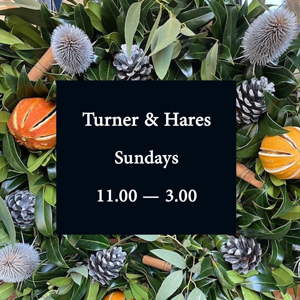 Now open Sundays in the run up to Christmas. #cirencestershopping #shoplocal #sundayshopping#cotswoldchristmas #cotswoldstyle #cirencesteradventmarket #turnerandhares