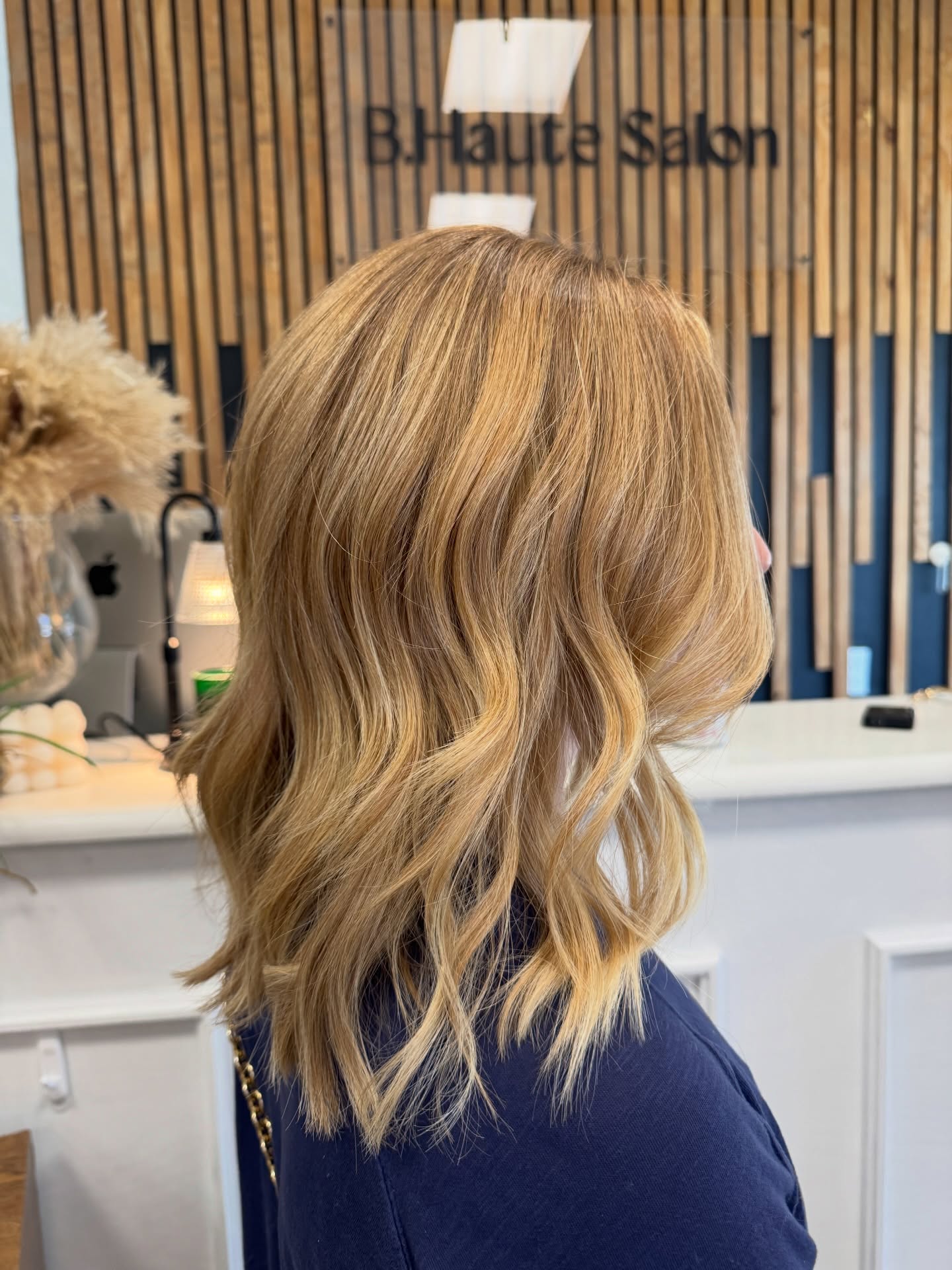 Blonding season is in full swing at Bhaute.
This natural red head wanted a lived in blonde and man isnāt it gorgeous!
#bhuatesalon #colleyvilletx #colleyvillehairstylist #dfwhairstylist