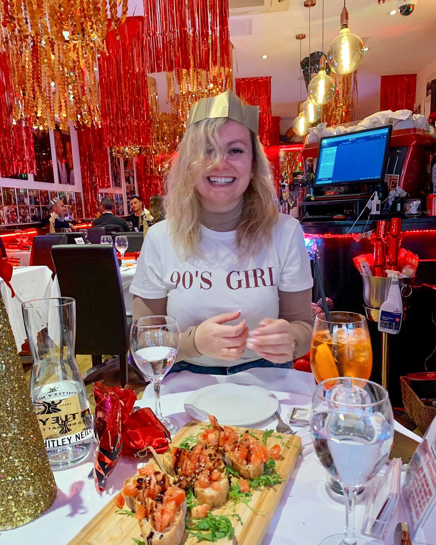 A very Merry Christmas from my family to yours 🎅🏼
I’m planning to consist in 90% of pierogi by the end of today. Wish me good luck and a strong stomach 🥟
W tym roku święta spędzamy w Londynie z podziałem na Polską Wigilię i Angielskie Boże Narodzenie 🎄
#MerryChristmas #ChristmasEve #Christmas2k23 #happy #christmastime #festive #polishgirl#polskadziewczyna #polishinlondon #wlondynie