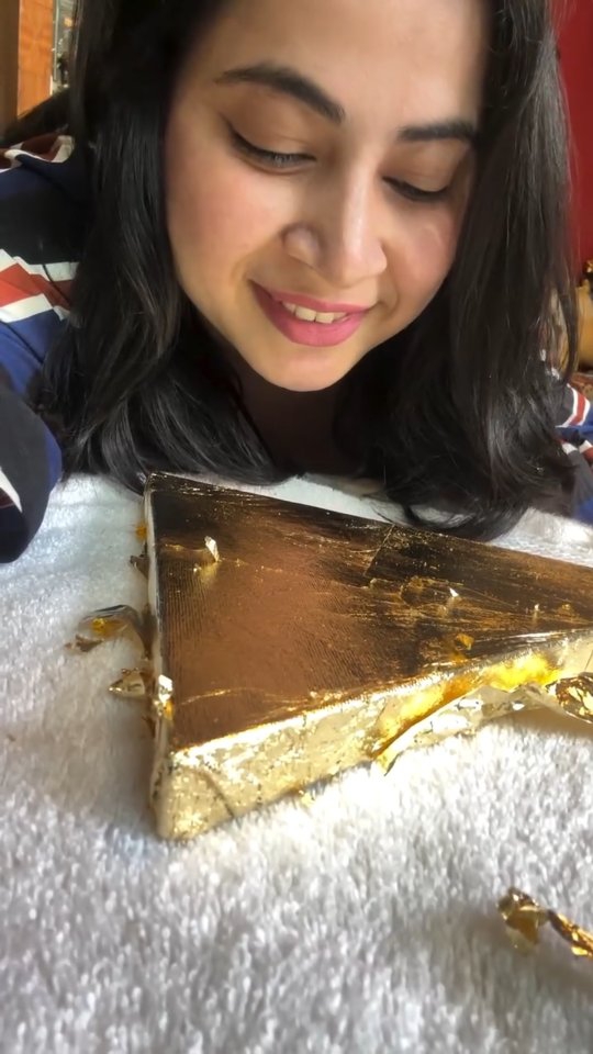 Painted on gold today ✨
Gold leaf + Pichwai experiment.
Painting on a gold background isn’t easy…
but totally worth it.
Comment LINK for the gold leaf material.
#GoldLeafArt #PichwaiArt #IndianArtist #ArtProcess #contemporaryart