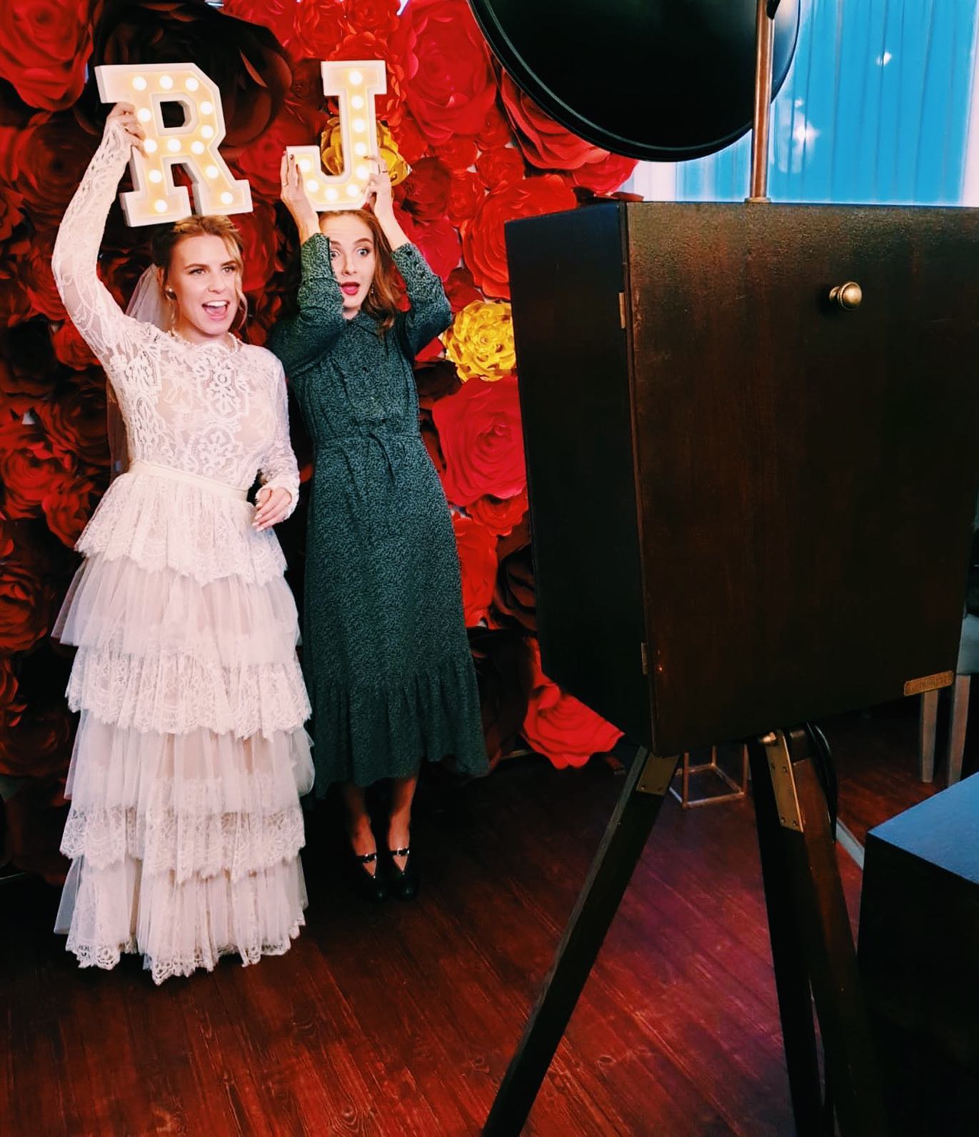 R+J wedding 🥂
.
.
.
.
.
.
#laivucentrs #stunningbride #R+Jwedding #thephotobox #thephotoboxlv #thephotobooth #partybooth #photoboothlatvia #partyboothinlatvia #partyboothriga #props #partyprops #vintage #vintagephotobooth #helloautumn