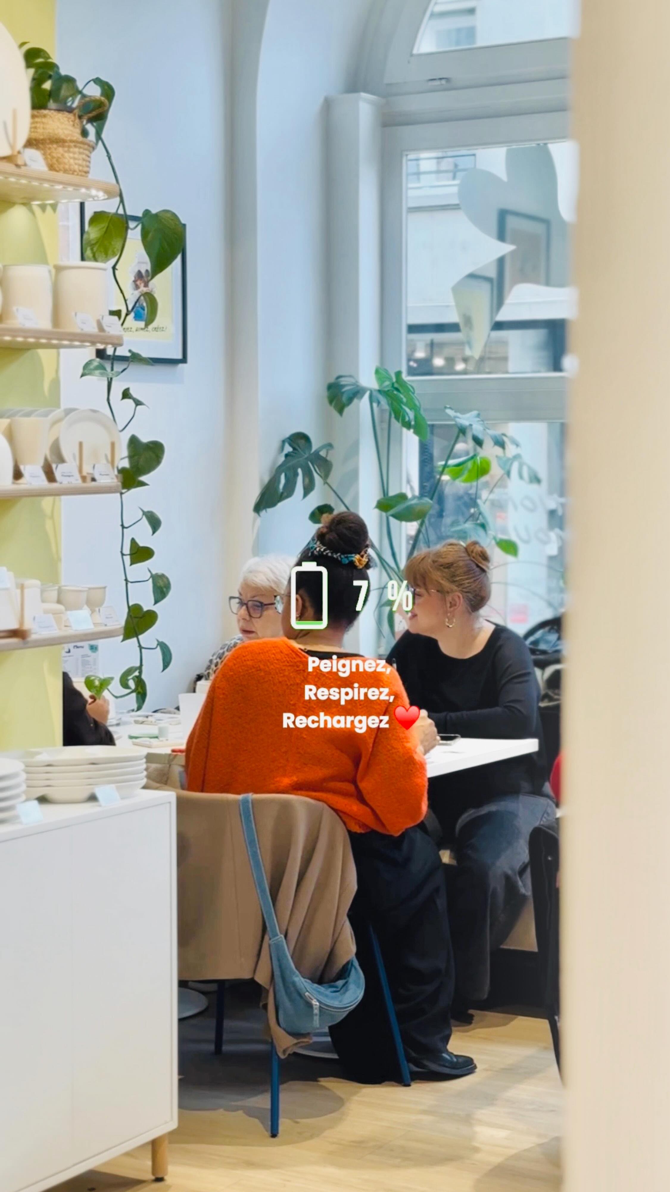 Peignez, respirez, rechargez vos batteries. ⚡🎨♥️
Chez Manifik, faites le plein d’énergie en vous offrant une parenthèse créative.
Pendant 2h30, on déconnecte, on coupe du quotidien, dans un lieu chaleureux et accueillant.
�Un vrai moment de bien-être créatif pour poser son téléphone, se recentrer et laisser parler sa créativité, entre amis, en famille ou en solo ♥️
Et bonne nouvelle : pendant les vacances scolaires, c’est 7 jours sur 7 à Strasbourg que vous pouvez venir vous octroyer ce moment de détente créative.
Réservez dès maintenant votre séance de bien-être créatif sur manifik.fr
céramic café Strasbourg - peinture sur céramique Strasbourg - activité créative Strasbourg - vacances scolaires Strasbourg - loisir créatif adulte - activité en famille Strasbourg - sortie créative Strasbourg - bien-être créatif - atelier peinture céramique - moment détente Strasbourg - afterwork créatif - activité manuelle adulte - idée sortie Strasbourg - créativité - déconnection - me time - self love