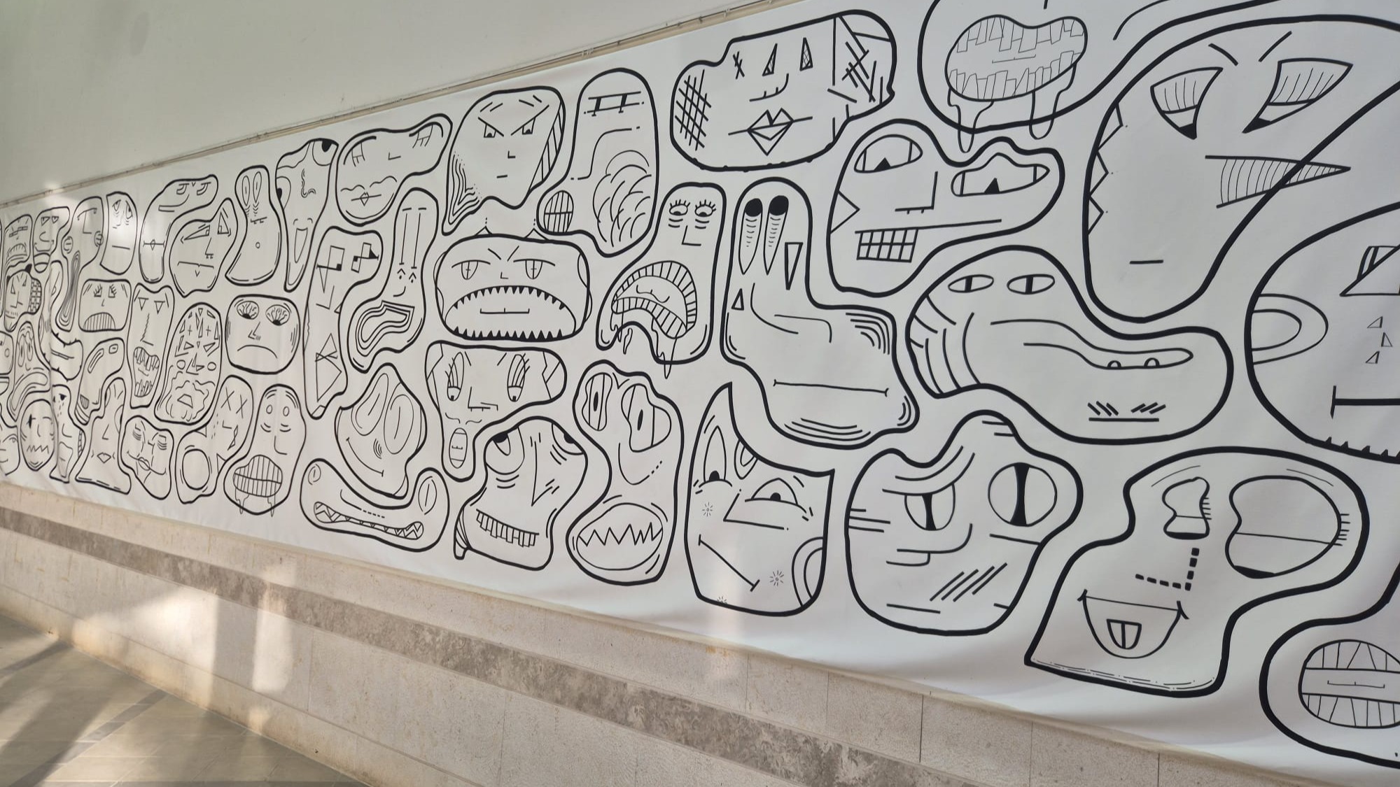 אמש נפתחה תערוכה של בוגרות י"ב ממגמת אמנות.
תערוכה מרשימה ומרגשת על טהרת הנשים המבטאת התבוננות פנימית אותנטית, בוגרת, ייחודית. דפי ההסבר המצורפים משקפים כנות ועומק.
כל זה מתרחש בהשראתן של מורות המגמה - שרון ון-דן ברוק ומיכל אלבז. את מסירותן, את הליווי האוהב והמקצועי לא ניתן לאמוד. רק לומר - יישר כח!
אלדד פורת