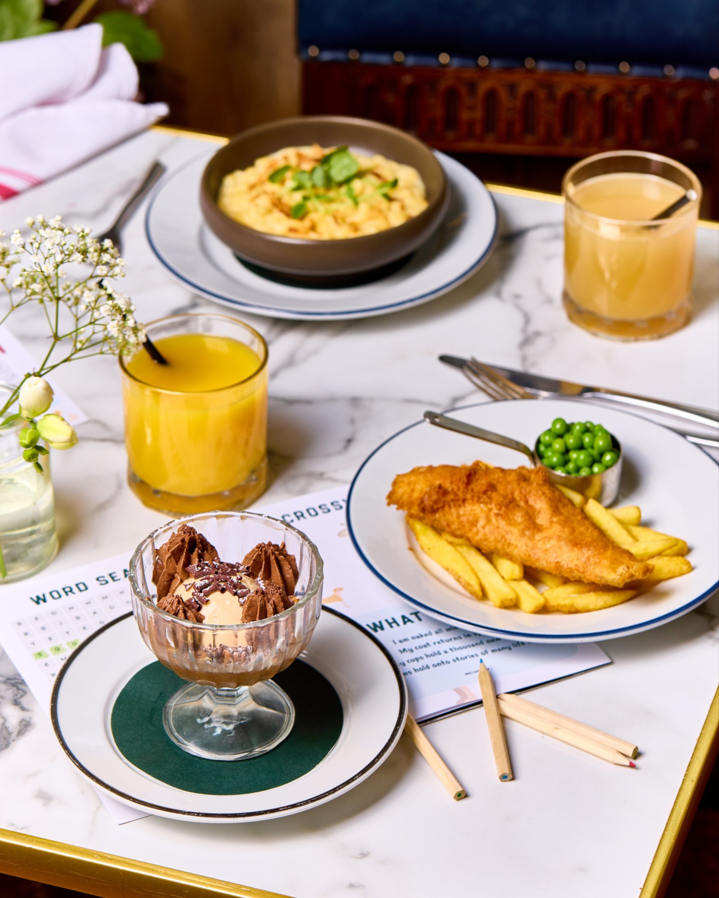 Dinner fit for little kings and queens!
Whether you’ve been sightseeing in Windsor, wandering through the historic parks, or stretching little legs along the river, let us take care of supper.
A little reminder that this week (Monday 16th – Friday 20th February, 12–6pm) and after 6pm on Sunday, kids can eat for £1 at The Kings Arms when dining with a paying adult.
Our Young Diners menu is full of crowd-pleasing favourites, perfect after a day of exploring (or when you simply don’t fancy the washing up.
Walk-ins welcome, but for larger groups we recommend booking ahead, especially on Sunday.
T&Cs apply: Children 12 and under eat for £1 with an adult ordering a main from the À La Carte menu. One child’s main per adult main purchased. Not valid with any other offer.
#TheKingsArmsEgham #EghamLife #WindsorDaysOut #HalfTermPlans #KidsEatForAPound