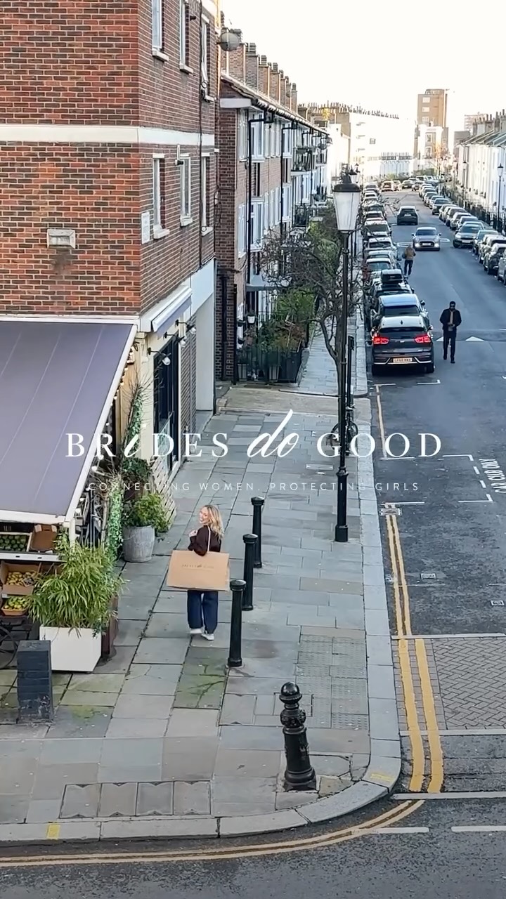 Wedding in less than 6 months? Don’t worry, we’ve got you! At Brides do Good, you can buy your dress and take the it home on the same day, with a warm and friendly experience every bride deserves🤍