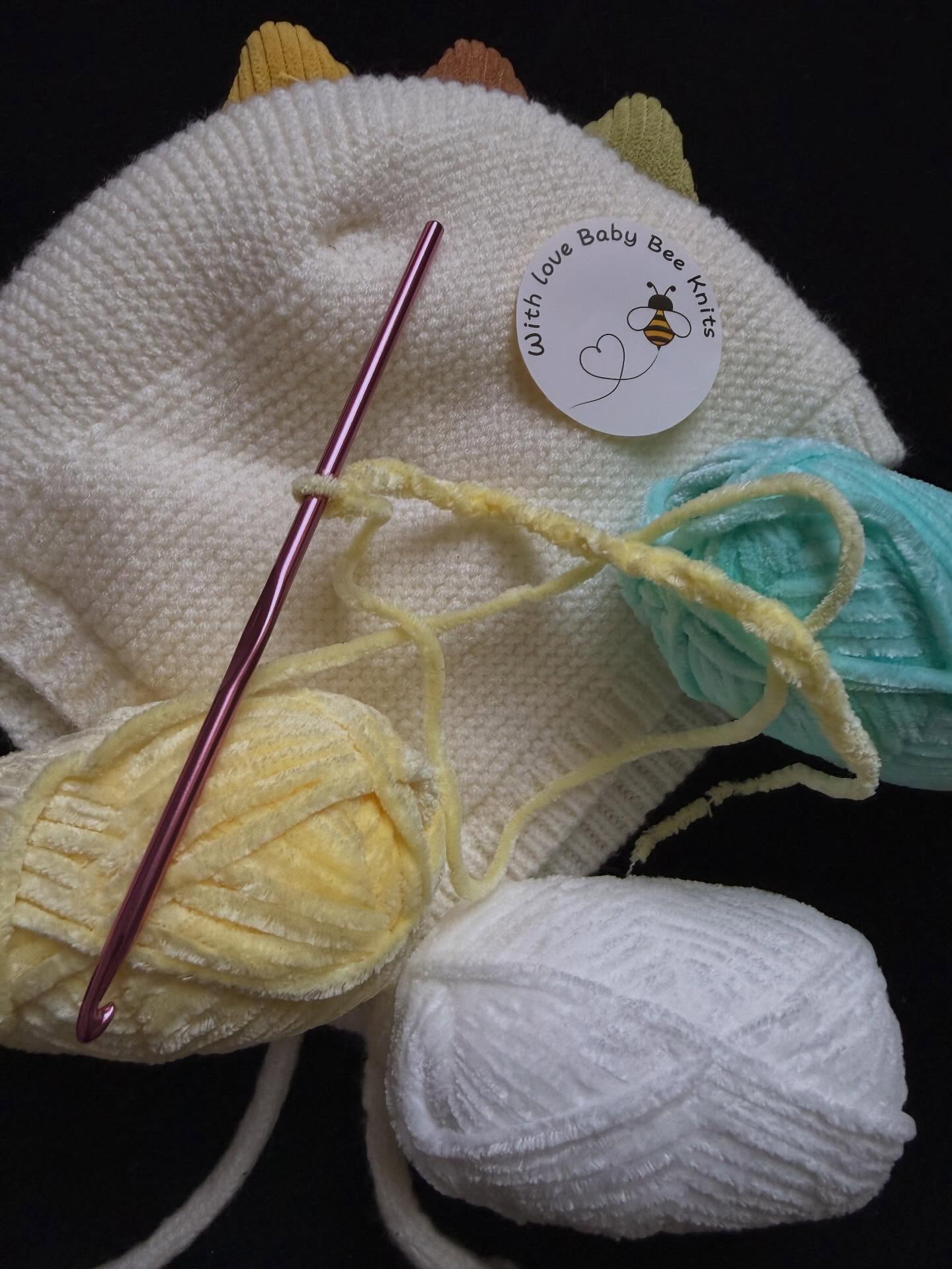 ✨ NEW DESIGNS – COMING SOON! ✨
Even though spring is near, it’s still cold outside ❄️
Warm hats for little ones are still a must 🧸
I don’t knit the hats – I personalize them with crochet details 🧶
Each hat is one of a kind – no two will ever be the same 💛
New designs coming very soon 👀
📩 For orders, send me a private message.
#handmade #personalized #babyhats #unique #madewithlove
🐝❤️