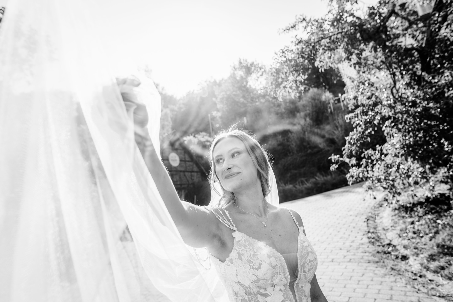 Tanze, als würde dir niemand zuschauen 🥰
🤍 Vanessa 🤍
#realwedding #juliaknoerzerfotografie #hochzeitsfotografin