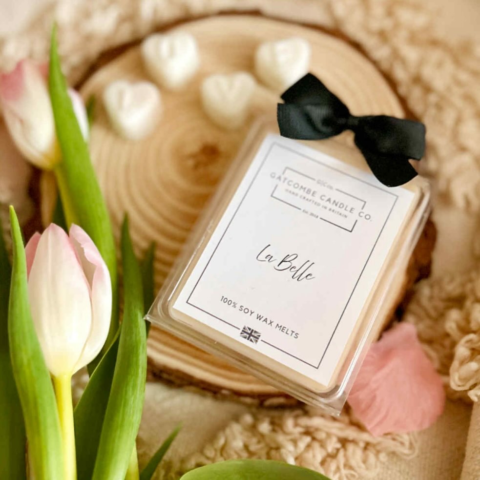 Have a lovely ‘Wax Melt’ Wednesday 🤍
Have you tried La Belle yet - it’s one of our most popular scents - if you’ve not tried it, please ask for a free sample in your next order 🤍
‘La Belle’ meaning ‘the beautiful one’ - suitable for every occasion 🤍
It’s a lovely scent of Iris Pallida, Jasmine Sambac, Orange Blossom and Patchouli Essence 🤍
Enjoy your day 🤍
#love #beautuful #pretty #flowers #gifts
Photo credit @cosykatea 🤍
