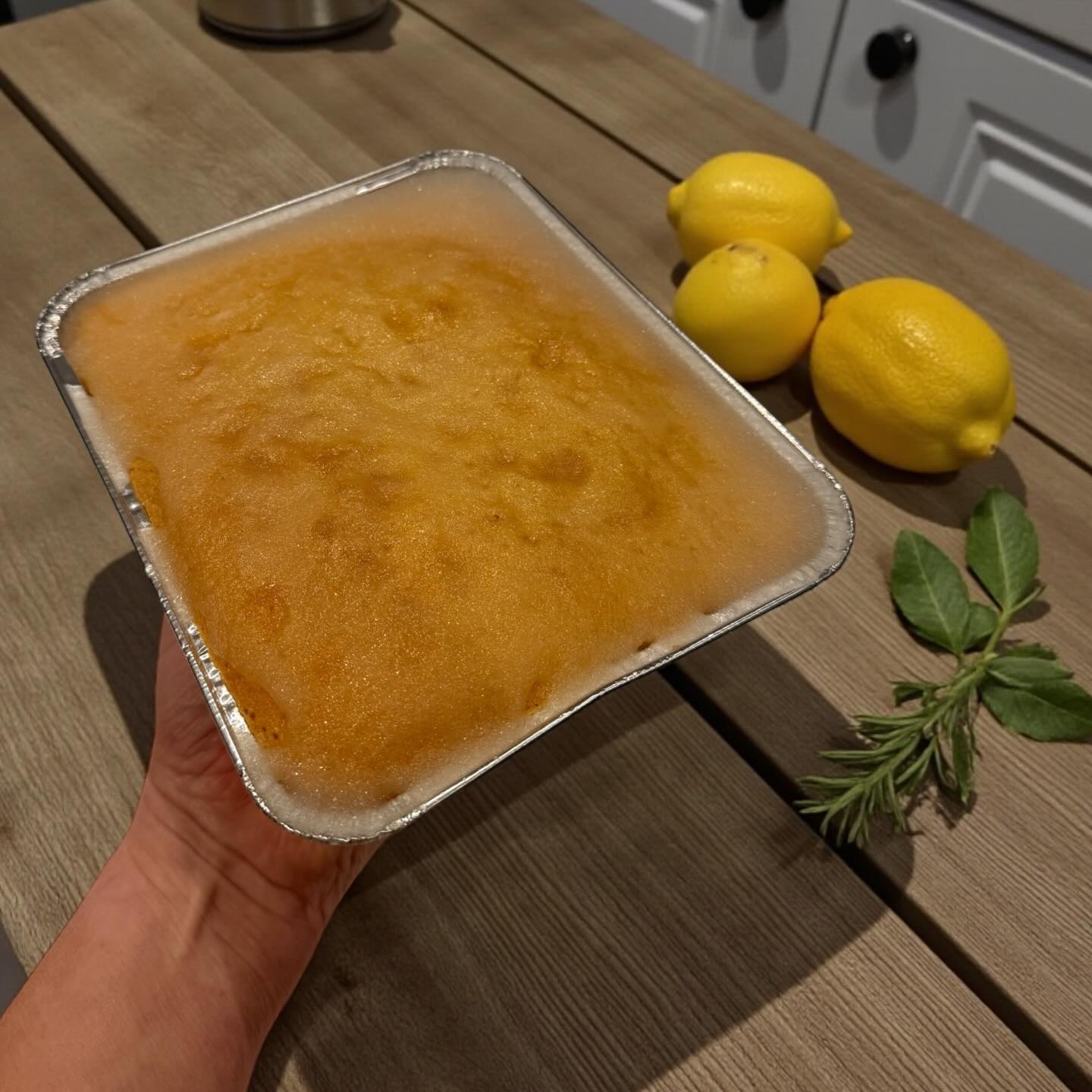 Only a few lemon drizzle traybakes available for tomorrow, give me a shout if you would like one, last batch going in soon 🍋remember they are on tomorrow’s £5 Friday ❤️
#fiverfriday #swindoncakes #weeklyspecials #lemondrizzle