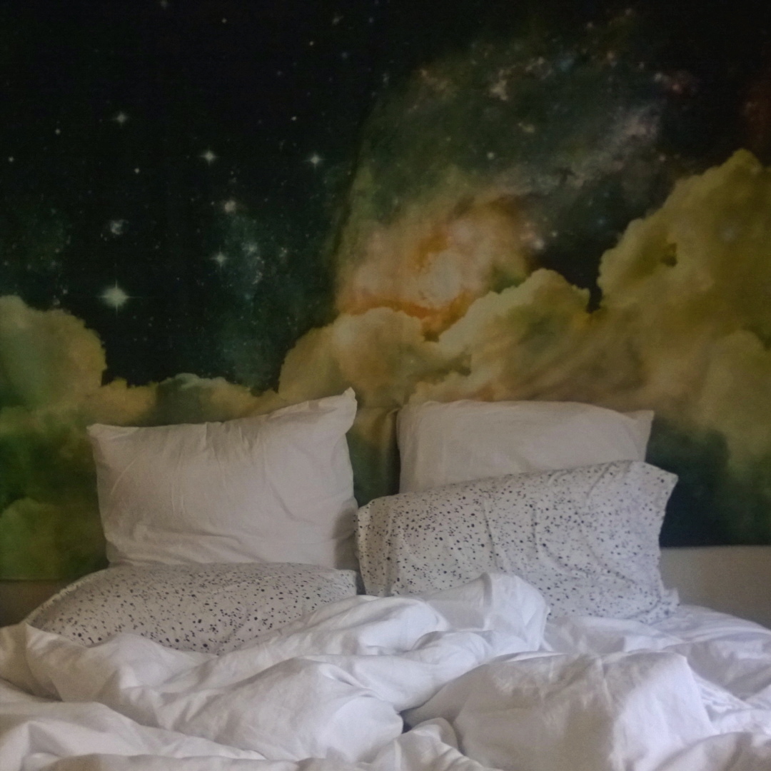 That dreamy morning light though... 😍👌
.
.
.
.
.
.
.
#UOHome #interiordesign #interiorinspo #interior123 #cozy #bedroomdecor #moon #stars #dreamy #morningvibes #stlinteriordesigner #tapestry #slatedstaging