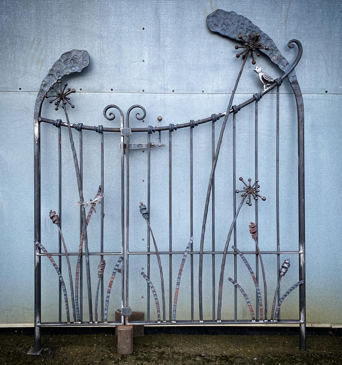More pics of the #gate recently installed before #galvanizing (and fitting!) #artisticgate #gardengate #gardendesign #metalwork #forged #fabricated #artistblacksmith #bristol #clevedon #eastoningordano