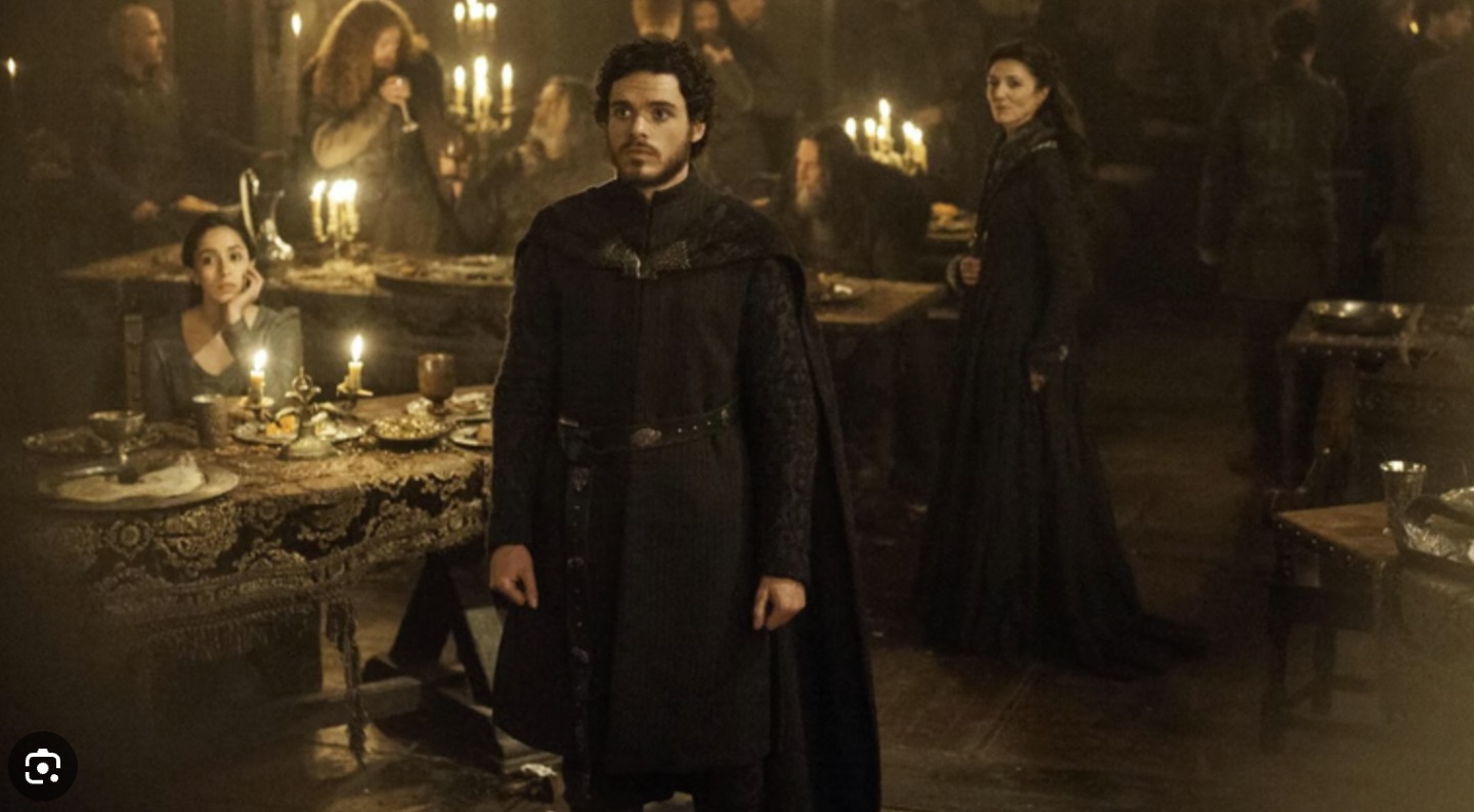 Tu te souviens du loup ? 🐺 Juste avant le massacre des Noces Pourpres (Red Wedding), le loup de Robb Stark, Vent Gris, hurlait à la mort devant les portes. Il sentait le piège. Mais Robb l'a ignoré pour "ne pas faire de vagues" et respecter les convenances sociales.
On connaît la fin.
Combien de fois as-tu fait taire ton "Vent Gris" ?
Cette petite boule au ventre quand tu as signé avec ce client toxique ?
Ce frisson quand tu as accepté ce partenariat flou ?
Cette fatigue qui te disait "arrête" avant le crash ?
En tant que femmes neuroatypiques, notre intuition est notre système d'alarme le plus sophistiqué.
Pourtant, on passe notre vie à l'éteindre pour "être professionnelles", pour "être rationnelles".
C'est une erreur stratégique majeure.
L'Architecte Business que je suis te le dit : dans ta Citadelle, l'Intuition est ta sentinelle.
Si elle grogne, tu n'entres pas. Point.
Dans mon nouvel article de blog (lien en bio 🔗), je t'explique comment sécuriser ton business contre les trahisons et les imprévus.
Mais le premier conseil est ici : Libère le loup.
💬 Dis-moi en commentaire : T'est-il déjà arrivé d'ignorer ton intuition et de le payer cher ?
#IntutionBusiness #HPI #TDAH #GameOfThrones #RedWedding #Souveraineté #FemmeEntrepreneure #Alsace