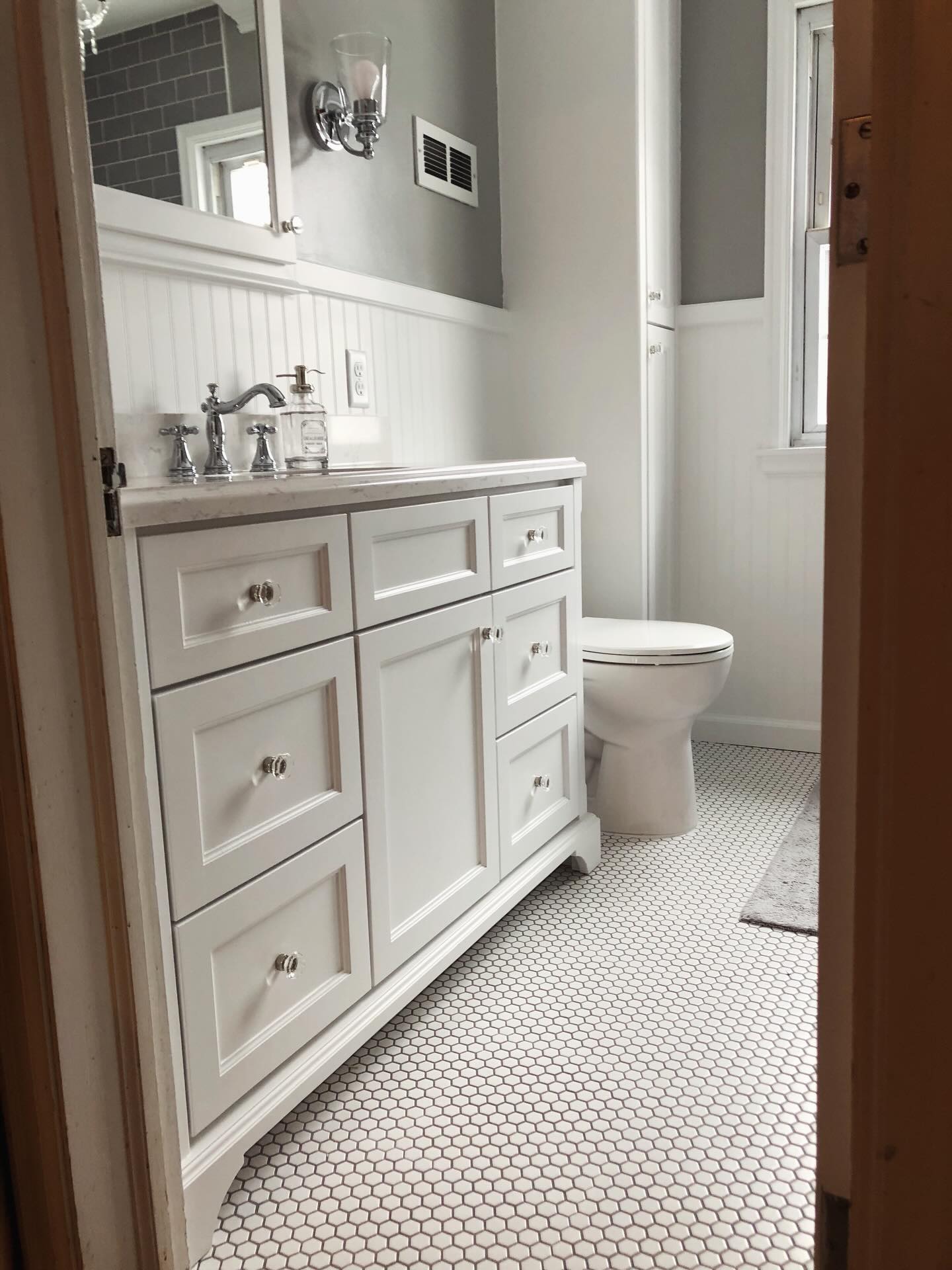 GRWM! Bath remodels are some of our favorites because they incorporate so many details like exceptional tile work, custom storage, flooring and fixtures. Let us reconfigure how you get ready and start your day. 🚿 🧖♀️