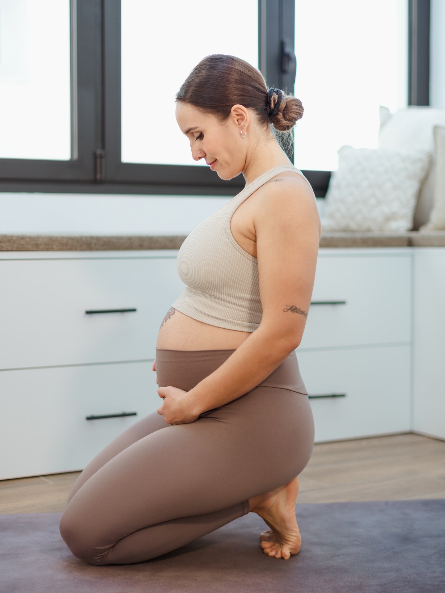 𝐆𝐄𝐒𝐓𝐀𝐑 𝐄𝐍 𝐂𝐀𝐋𝐌𝐀 🤍 w/ @zaidafisiopelvic y todo su equipo
𝘜𝘯 𝘦𝘴𝘱𝘢𝘤𝘪𝘰 𝘱𝘢𝘳𝘢 𝘩𝘢𝘣𝘪𝘵𝘢𝘳 𝘵𝘶 𝘦𝘮𝘣𝘢𝘳𝘢𝘻𝘰 𝘥𝘦𝘴𝘥𝘦 𝘭𝘢 𝘤𝘢𝘭𝘮𝘢, 𝘭𝘢 𝘤𝘰𝘯𝘧𝘪𝘢𝘯𝘻𝘢 𝘺 𝘦𝘭 𝘤𝘶𝘪𝘥𝘢𝘥𝘰 𝘥𝘦 𝘵𝘶 𝘤𝘶𝘦𝘳𝘱𝘰 𝘦𝘯 𝘵𝘰𝘥𝘰𝘴 𝘭𝘰𝘴 𝘴𝘦𝘯𝘵𝘪𝘥𝘰𝘴.
En este taller, combinamos yoga para embarazadas, hipnoparto y acompañamiento desde la psicología perinatal, creando herramientas prácticas que puedan acompañarte en cada cambio que vas a experimentar en esta etapa de tu vida. Abrir tu cuerpo y tu corazón como parte fundamental del proceso de entrega a la maternidad, ya sea tu primer embarazo o quizás el segundo u el tercero, bajamos al cuerpo la emoción y disfrutamos en comunidad.
🗓 13/03/2026 | ⏰ 10:30h a 12:30
👥 Plazas limitadas: máximo 10 mujeres
Un encuentro íntimo y consciente donde sentir, aprender y conectar contigo y tu bebé. Si resuena contigo... escríbenos. GRACIAS siempre 💐