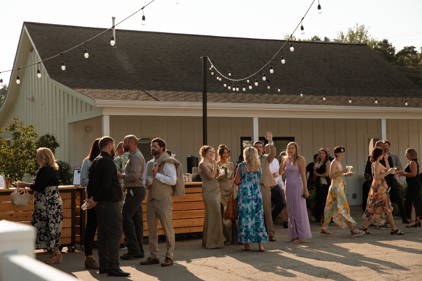 Sip, smile, repeat.
We love seeing our guest relax and unwind during cocktail hour🍹
Need a mobile bar for an upcoming special event? Click the link in bio to learn more about Winston's Mobile Bar Service!