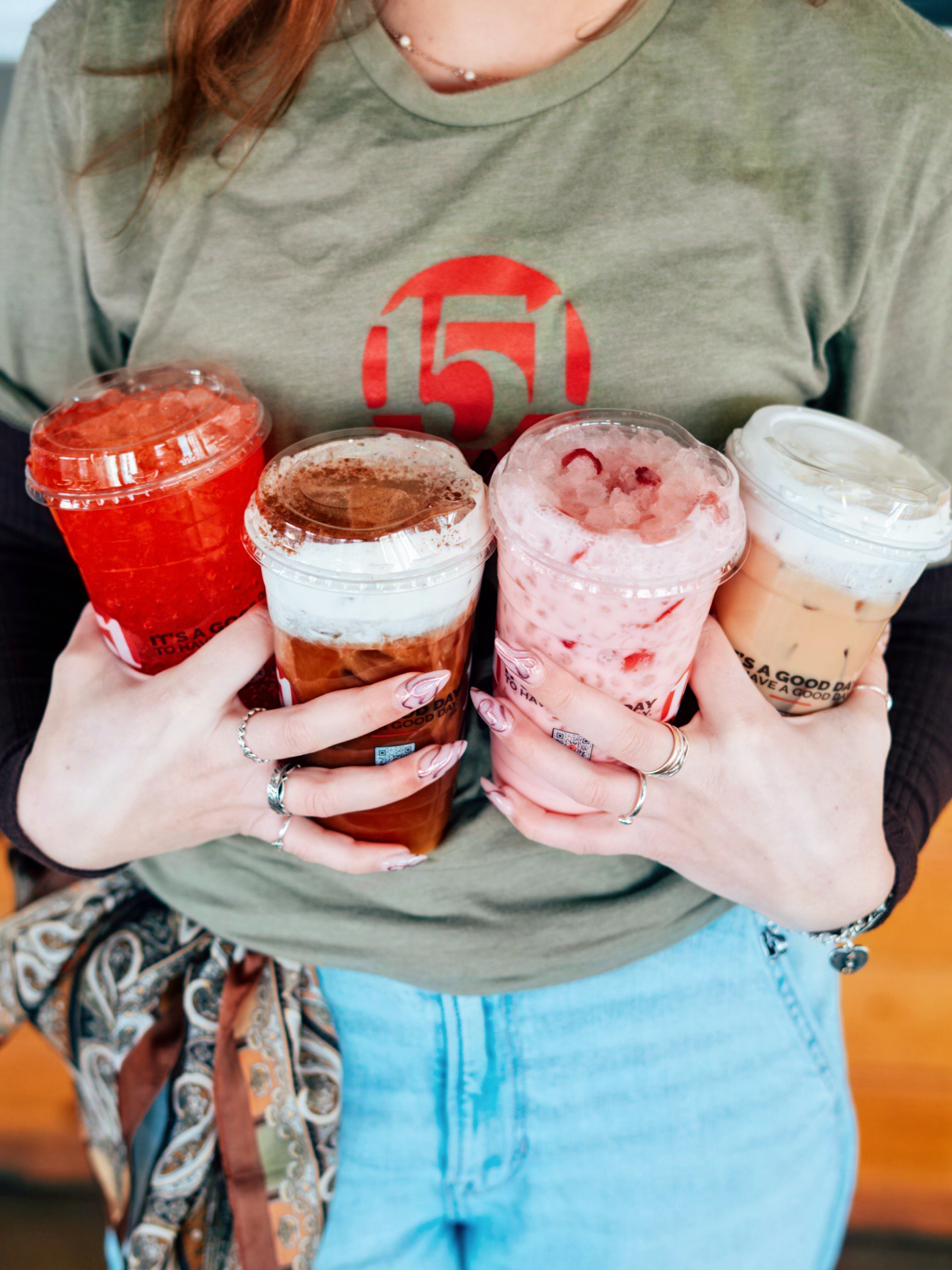 Treat yourself to a midweek pick-me-up (or four)!
📸: Tiger’s Blood Energy, Cold Brew with Sweet Cap & Cinnamon Powder, Pink Drink Refresher, and Iced Blondie with Sweet Cap