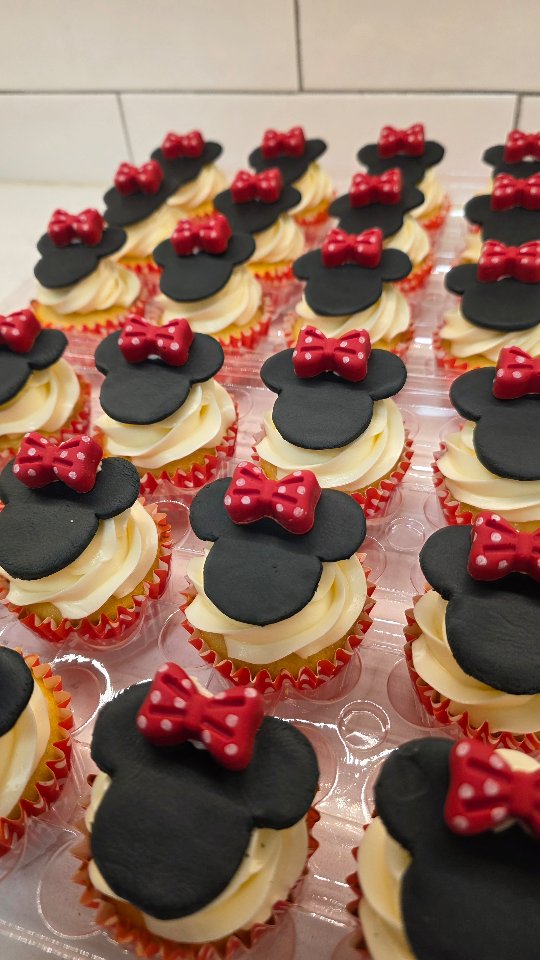 I'm a volunteer baker @cake4kids ❣️🍰
#atlantabaker #cake4kids #disneydessert