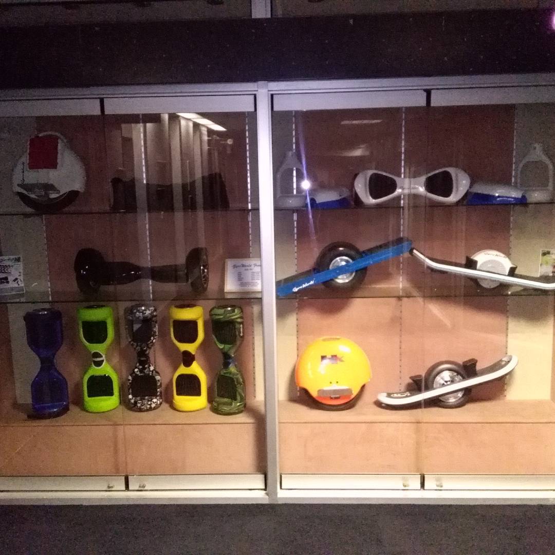 Découvrez tous nos derniers skates innovants chez GYROWORLD FRANCE !
Test gratuits au 32, rue de Paradis,👌 75010 Paris (sur RDV)
Http://www.gyroworld-france.com
👊👊 #skateeletrique #skatesolo #segway #gyroworld #gyropode #hitech #hoverboardparis #hoverboard #monowheel #monopode #monocycle #monowheel #trotinetteelectrique #trottinette #segway #environnement #paris10 #luxe #sprungfreres