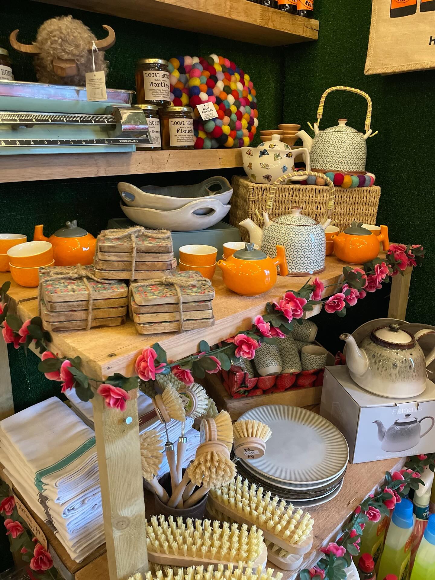 New arrival alert! 🫖 We've set up a charming little spot in our fruit and veg section, showcasing our lovely tableware range.
You'll find beautiful, handmade items like large teapots, herbal teapot sets, bowls, coasters, placemats, traditional scrubbing brushes & tea towels. As you shop, we'll keep refreshing our stock with new designs, colours & patterns 😊
* More stunning stoneware pieces from The English Tableware Company has just arrived. They will be going on sale in the morning!
#tableware #kitchenandliving #stoneware #ceramics #handmadeitems