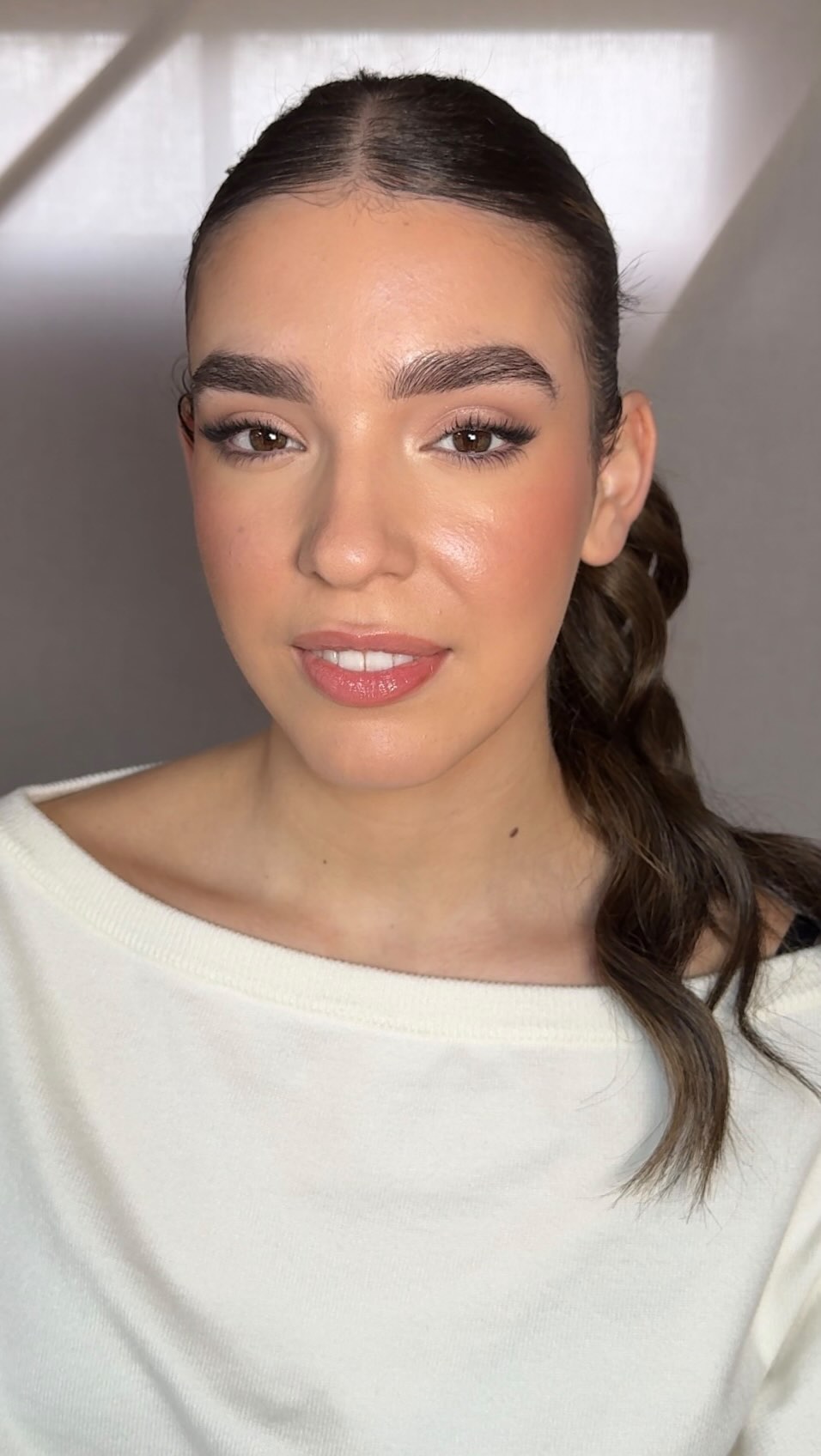 I absolutely loved creating this soft, glowing makeup look 💗✨
It completely encompasses my makeup artistry style- radiant skin, defined by soft eyes, tones that lift and compliment, placement that elevates the beautiful face in my chair. You, just elevated 🤩
Thank you for the love on my last reel, if you want to see what products I used & how I applied this look- check it out 🫶🏻