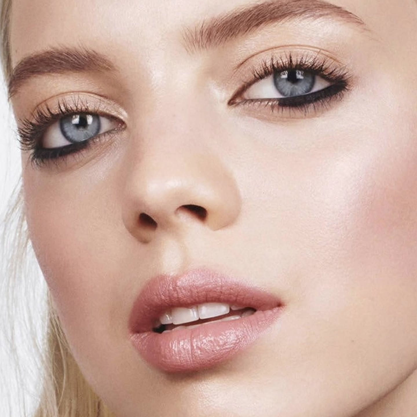 Cette semaine, je mets mon savoir-faire au service de @milkmakeup, retrouvez-moi au
📌 Sephora Euralille
🗓️ vendredi 20 et vendredi 27 février 2026
Hâte de vous faire découvrir cette marque et de partager mes astuces de pro avec vous 🫶
#MilkMakeup #SephoraEuralille #CleanBeauty #LilleBeauty #AmbassadriceBeauté