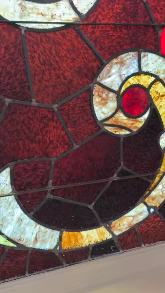 I took a little side quest. Look at these massive stained glass windows in the First Presbyterian Church in Aurora IL. The original church was built in 1858. That’s BEFORE the civil war!
#windows #antique #artisan #glass #art #love #sidequestcurios #stainedglass #sidequest