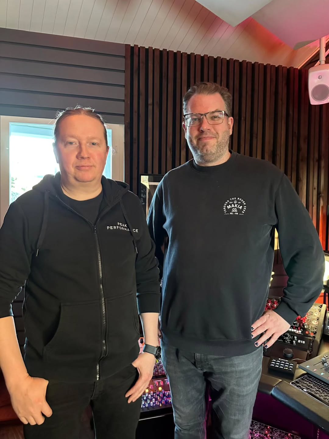 💥 BIG NEWS 💥
We are excited to announce we have extended our management deal with the amazing @jesse.vainio.mix.engineer! ❤️🔥 Jesse is a true A-list mixer who has a deep love for music and his craft. Recent mixes include KAUKUA's radio hit "10 000 tuntii", KUUMAA's "Valoa varten" album, Olavi Uusivirta's "Viel yks purple rain", Jannika B's "Jossain sä oot" and many more!
Happy to continue this journey with Jesse! ❤️
#newsigning #isollamusic