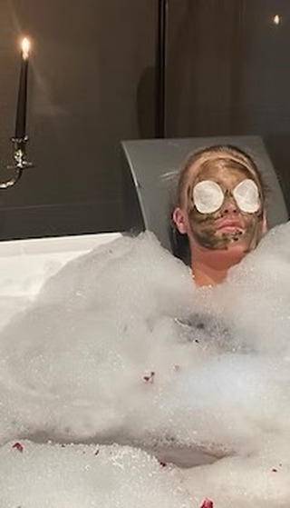 Lokal luksus ved Strandpromenaden 79 — opplev Lillehammer SPA som regionens førsteklassealternativ. Våre anerkjente terapeuter og prisvinnende behandlinger gir målbare resultater: dyp avslapning, forbedret velvære og synlige hudforbedringer. Ta en spasertur fra sentrum og la oss skjemme deg bort i rolige omgivelser, eksklusiv personlig opplevelse fra du kommer inn til du går. serviceLink in bio 🌿✨
Hvilken behandling frister mest — massasje eller ansiktsbehandling? Fortell oss i kommentarfeltet!
#LillehammerSPA #Strandpromenaden79 #Lillehammer #WellnessNorge #SpaDay #LokalLuksus #PrisvinnendeSPA #Velvære