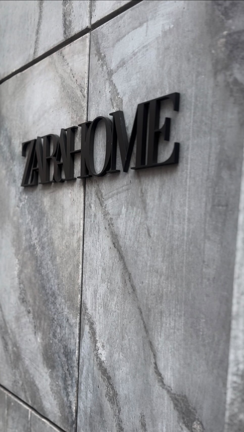 It’s giving…warm elegance 🕯️✨
ZARA Home always understands the assignment — simple, cozy, and beautiful 😍
#zarahome #interiordesign #dallasinteriordesign #houstoninteriordesign #blackinteriordesigner