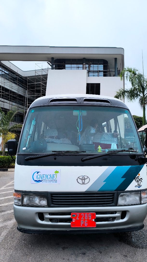 Reliable rides, anytime. 🚍
Our Coaster Buses are available 24/7 comfortable and perfect for large groups.
Book your transport with us today
WhatsApp
+255 777814472
Email
info@cheicheizanzibartour.com
🧳
🚗
🏝️
#tanzania #zanzibar🇹🇿 #cheicheizanzibartour #bus #cheicheizanzibartour