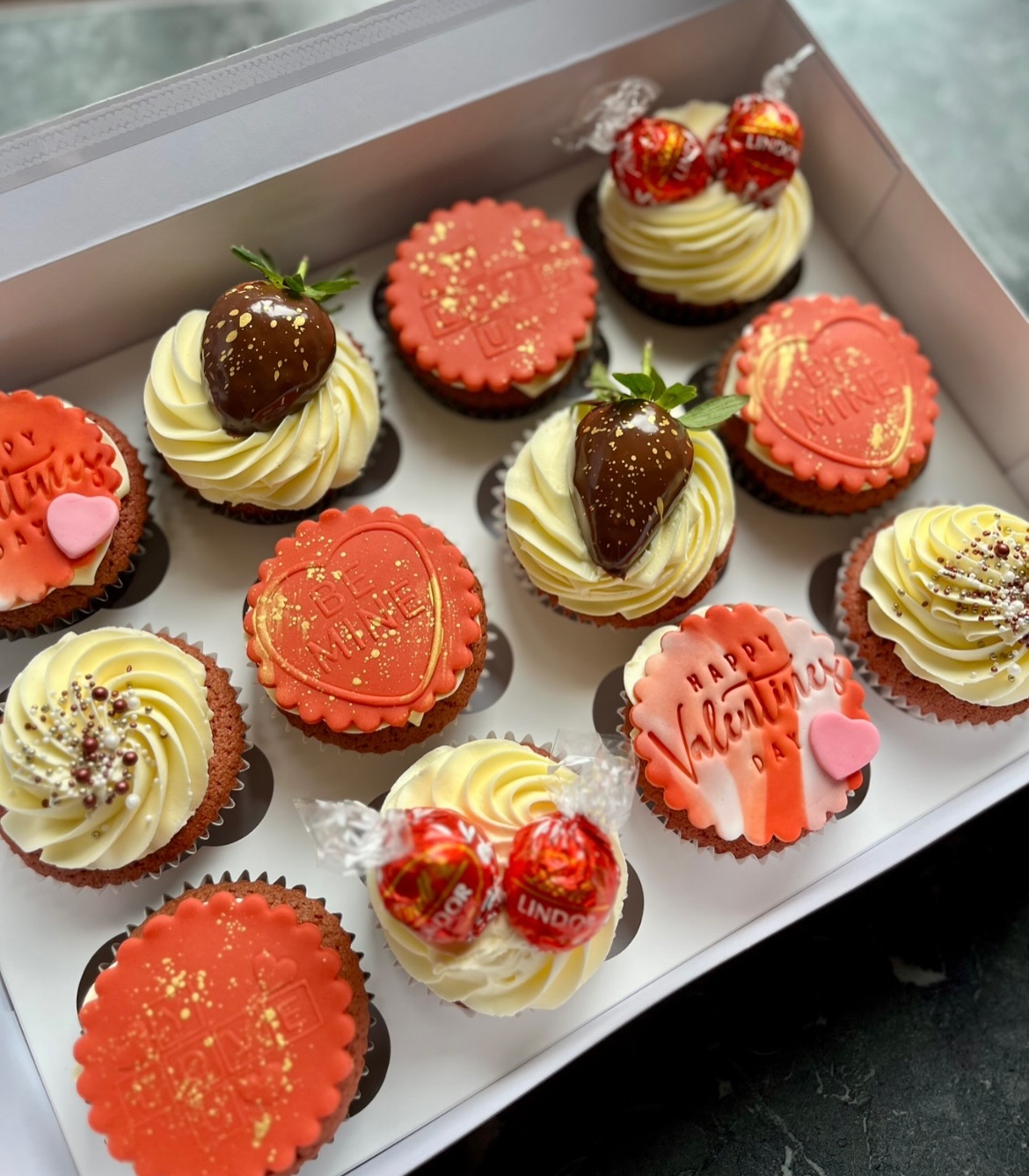 Spreading the love ❤️
.
.
.
#bakeit #bakersofinstagram #cupcakestagram #valentinesday #themedcupcakes