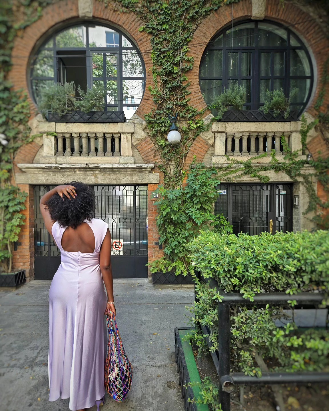 I must have stood there for 5 minutes admiring this building. The windows! 🤩