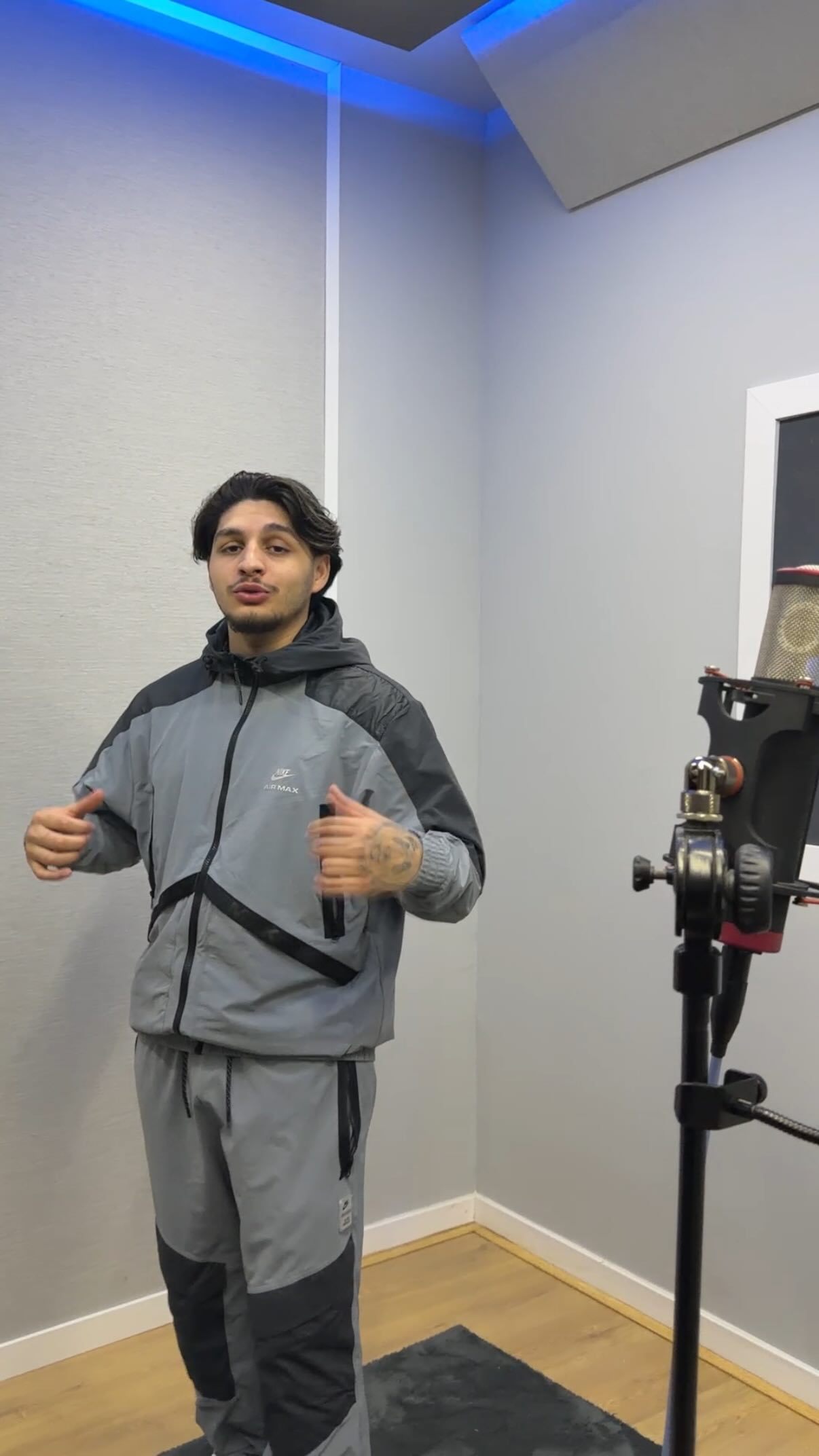 Debilidad de @samueliyobabyoficial y @rvfv ya está sonando EN EXCLUSIVA en Mi Radio FM 📻🐼