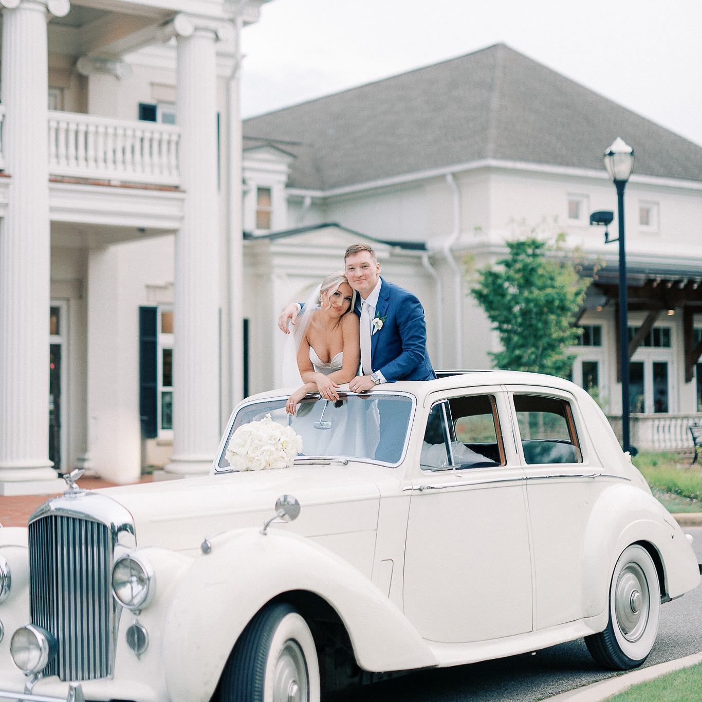 Itās Hopeās super chill posing for us!
.
.
THE WEDDING DAY TEAM:
Planner: @weddingsbyep
Photography: @ericandjamiephoto
Catering & Cake: @masondixonhsv
Floral Design: @333designs
Videography: Andrews Media
Linens: Elegance Rentals
HMU: @relook_artistry
Rentals: @rentalallneedz
Bridal: @ivoryandwhiteboutique
Bridesmaids: @bellabridesmaids
Suits: @josabank
Cold Spark: @metropolitandiscjockey
Classic Car: Vintage Auto Chauffeur
Bridal Accessories: The Spark
.
.
#bride #weddingdress #bridesmaids #weddingphotography #southernbridemagazine #bridalbouquet #weddingflowers #weddinginspiration