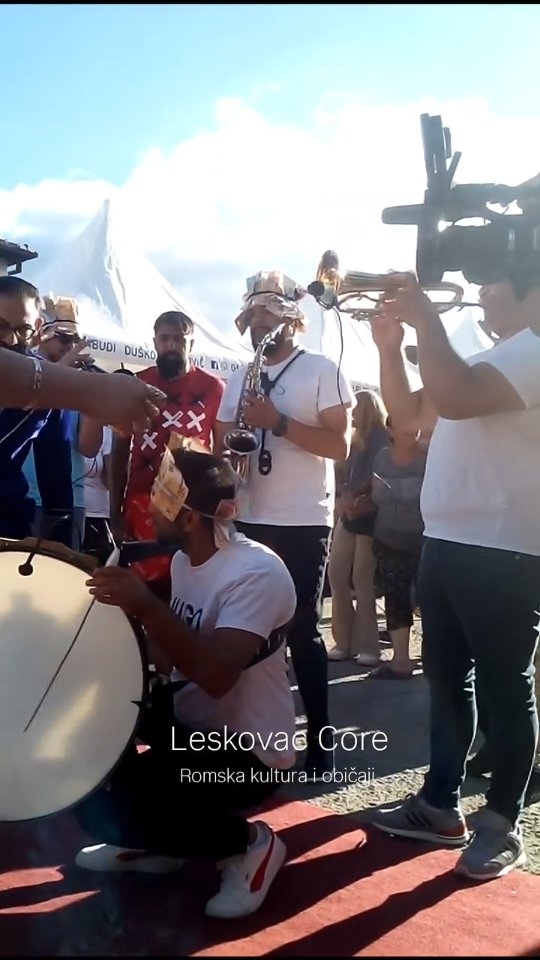 Spektakl na crvenom tepihu #romskasvadba #romaculture #romawedding #leskovac #leskovaccore