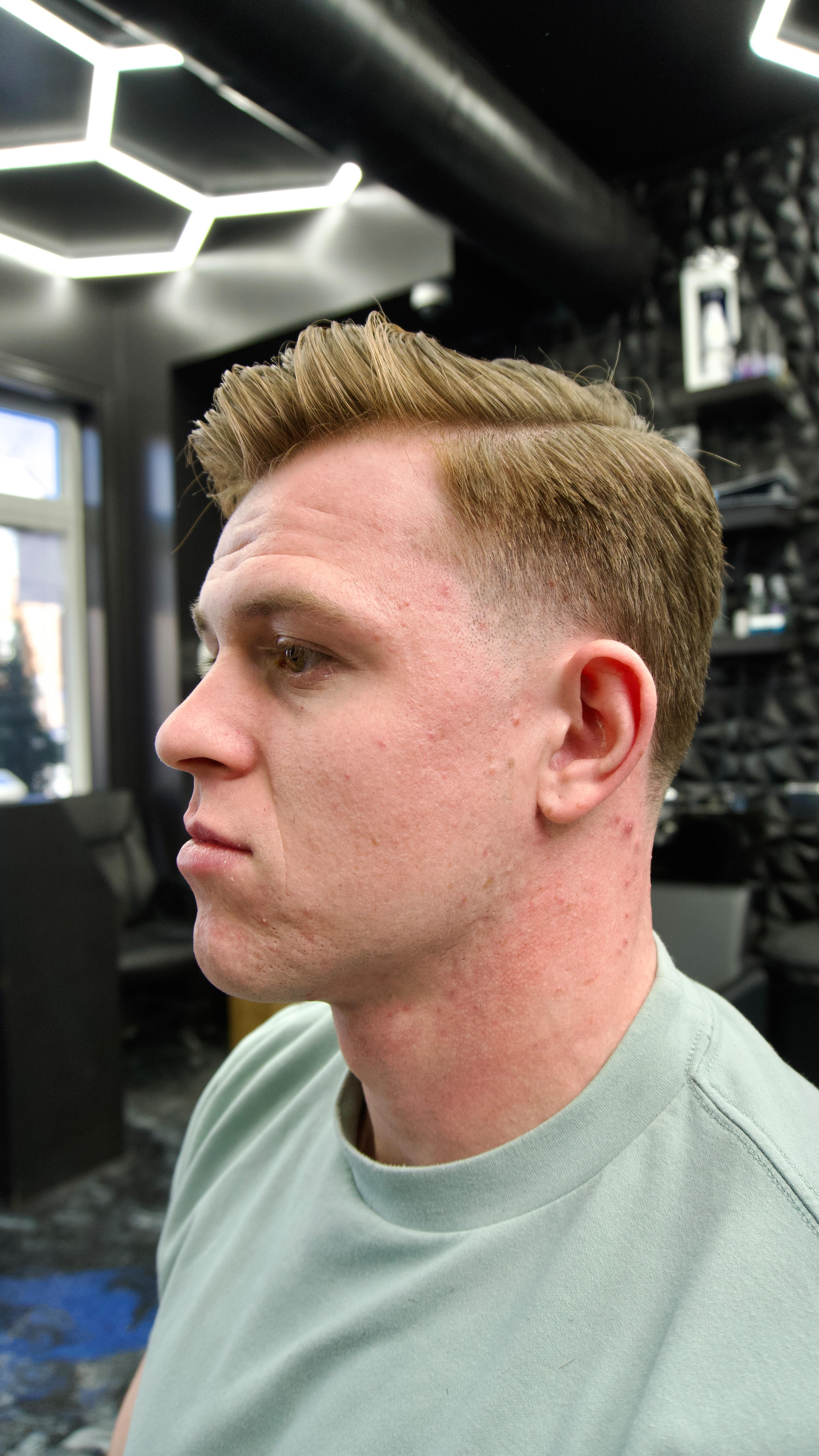 Classic never quits
💈First Class Hair Studio | Brampton, ON📍
*** Walk-ins welcome anytime ***
#Bramptonbarber #fade #OntarioBarbers #combover #gentlemanhaircut